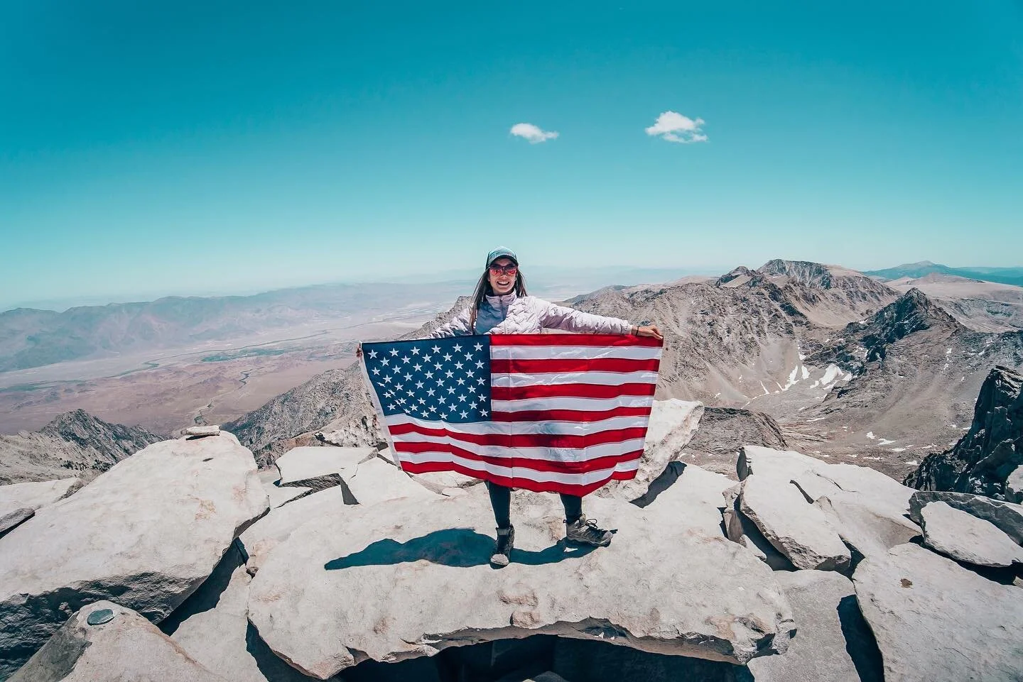 Happy belated birthday America!!! Can’t think of a better way to celebrate than by climbing to your highest peak (in the contiguous US), enjoying the amazing views all along the way, and being humbled by the vastness of nature 🥾🏔🏕🇺🇸😍
66,