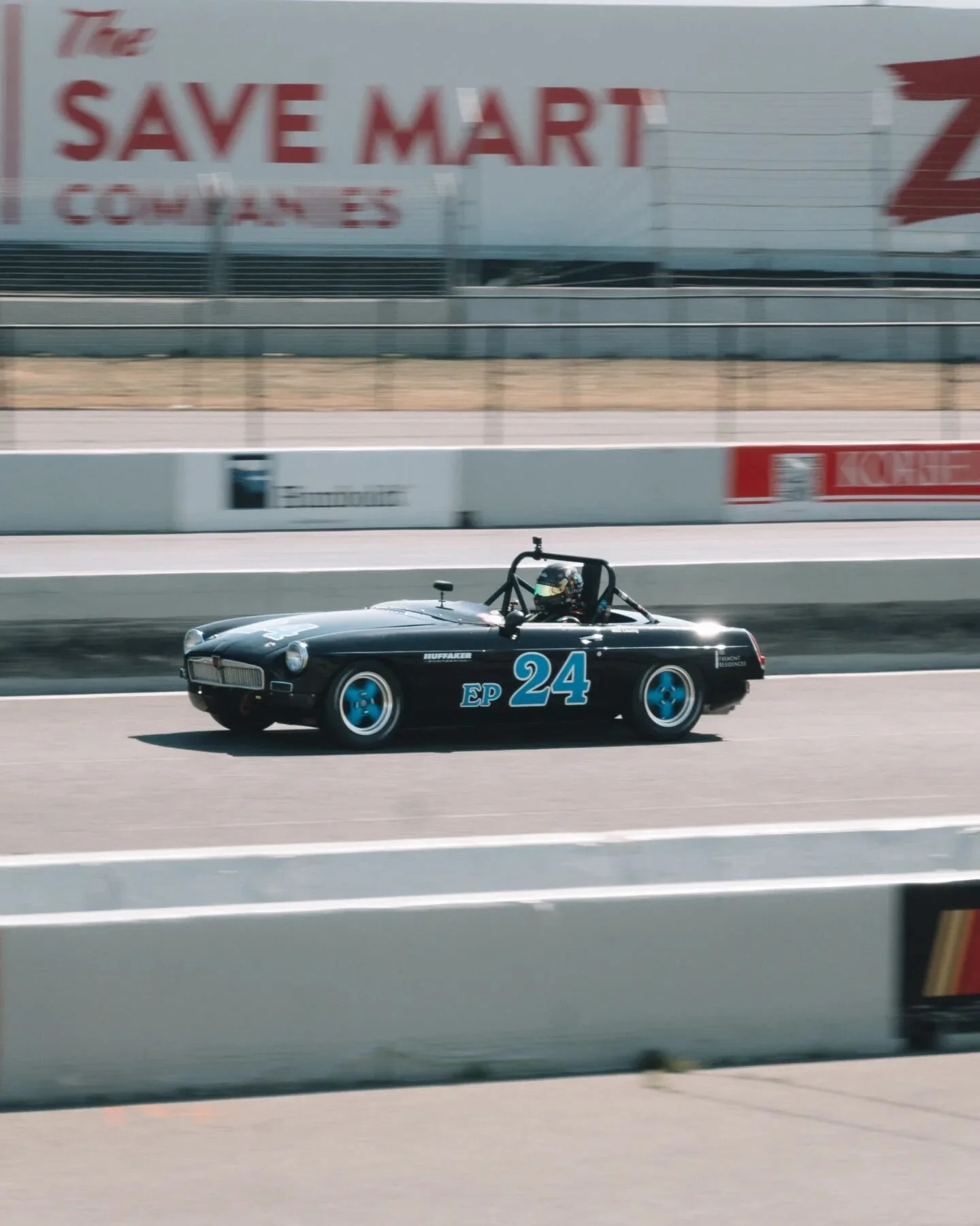 Congrats Matt on a very successful weekend! @mjl_911 pushing himself to achieve a new PR lap time and capturing his first podium in the process! 🏁🏆

#huffakermotorsports #MGB #mgbroadster #mgbgt #mg #mgmotors #britishmotors #classicracing #vintager
