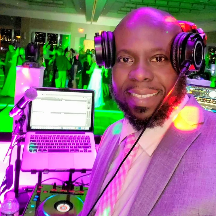 Sean Nicholas / DJ Sickulous, DJ