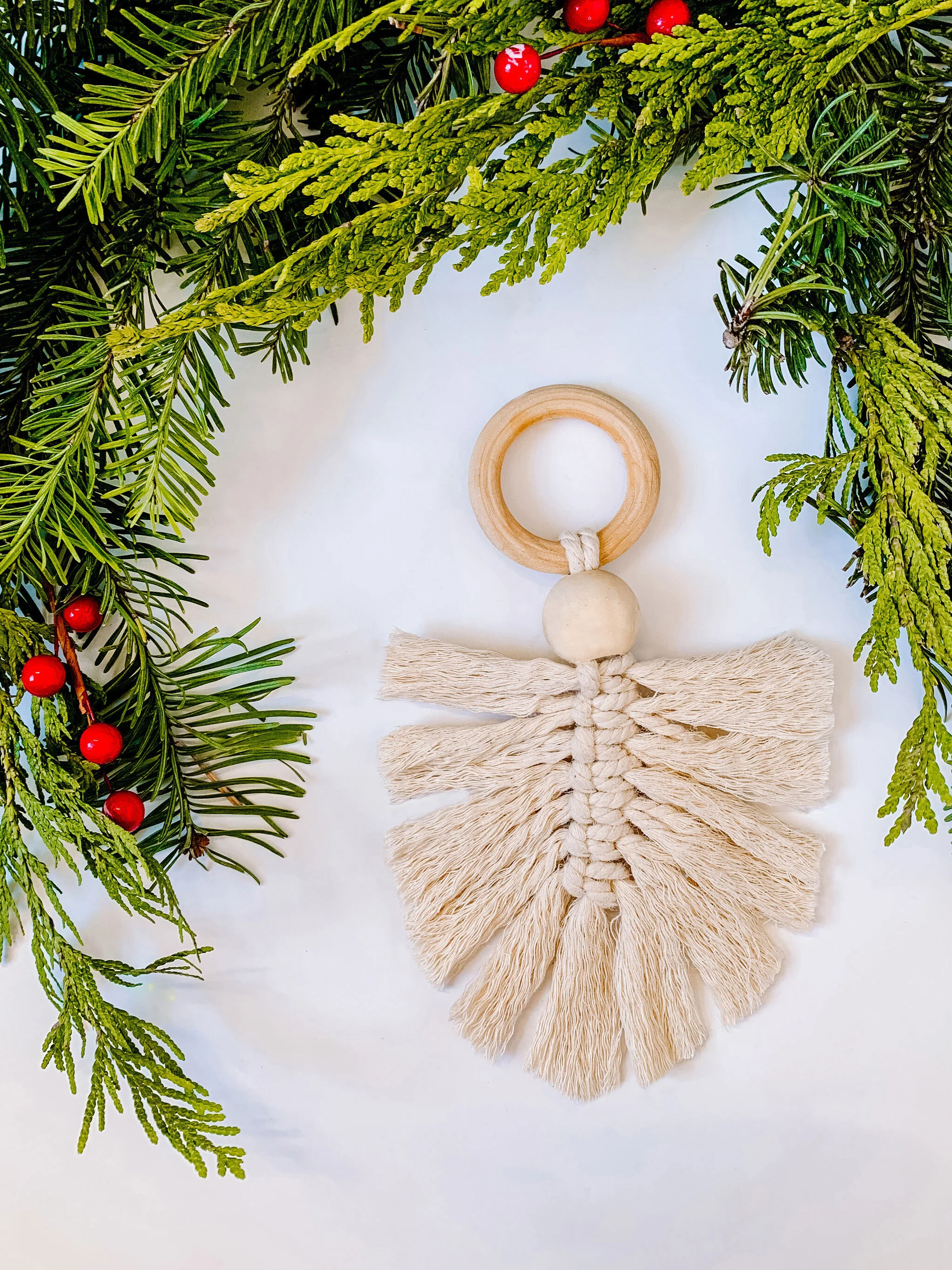 How to Make a Macrame Monstera Ornament