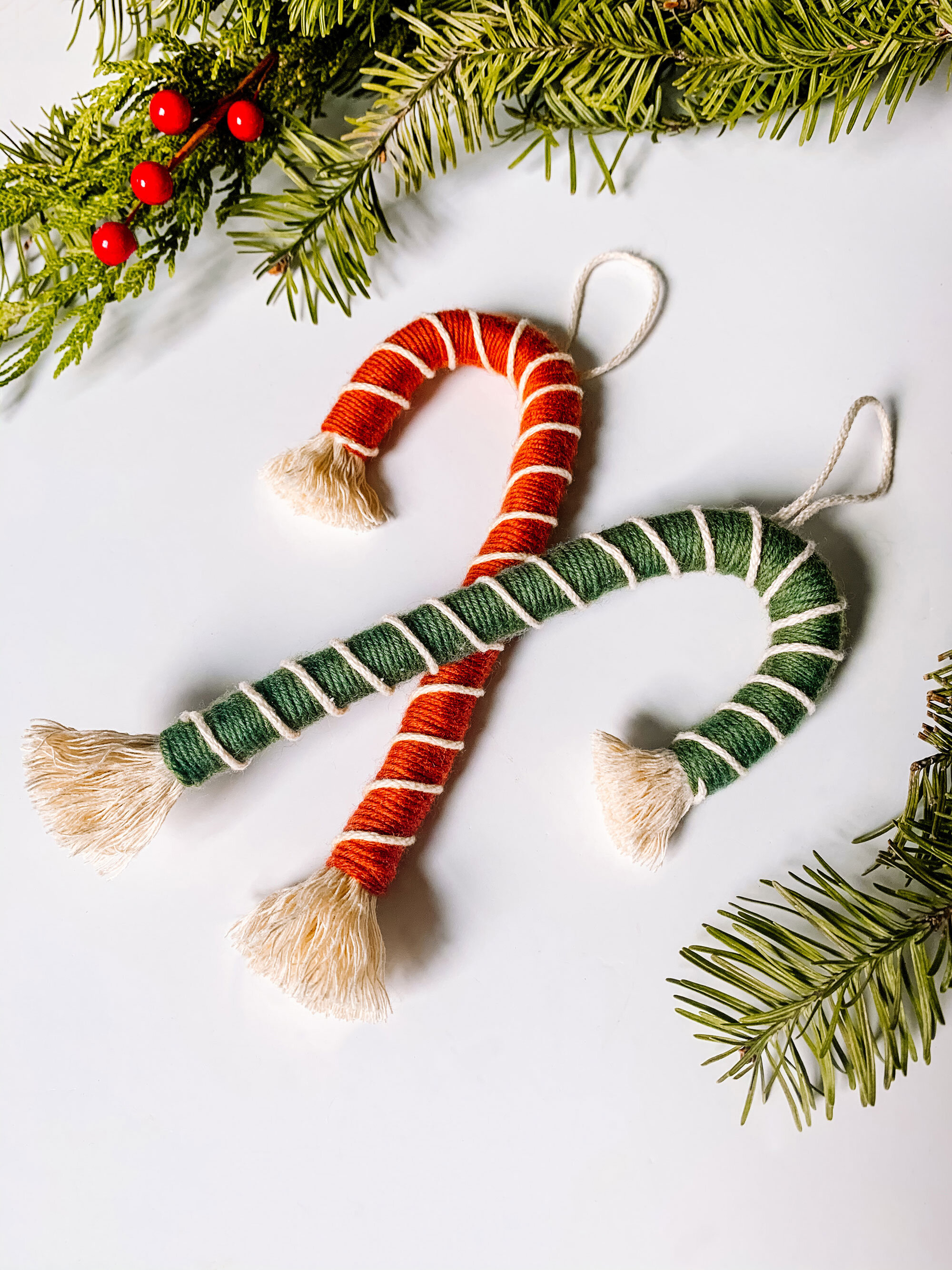 entrada Dialecto Orientar How to Make Macrame Candy Cane Ornaments — The Green Mad House