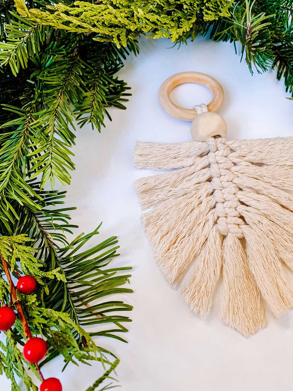 DIY Macrame Leaf Ornament