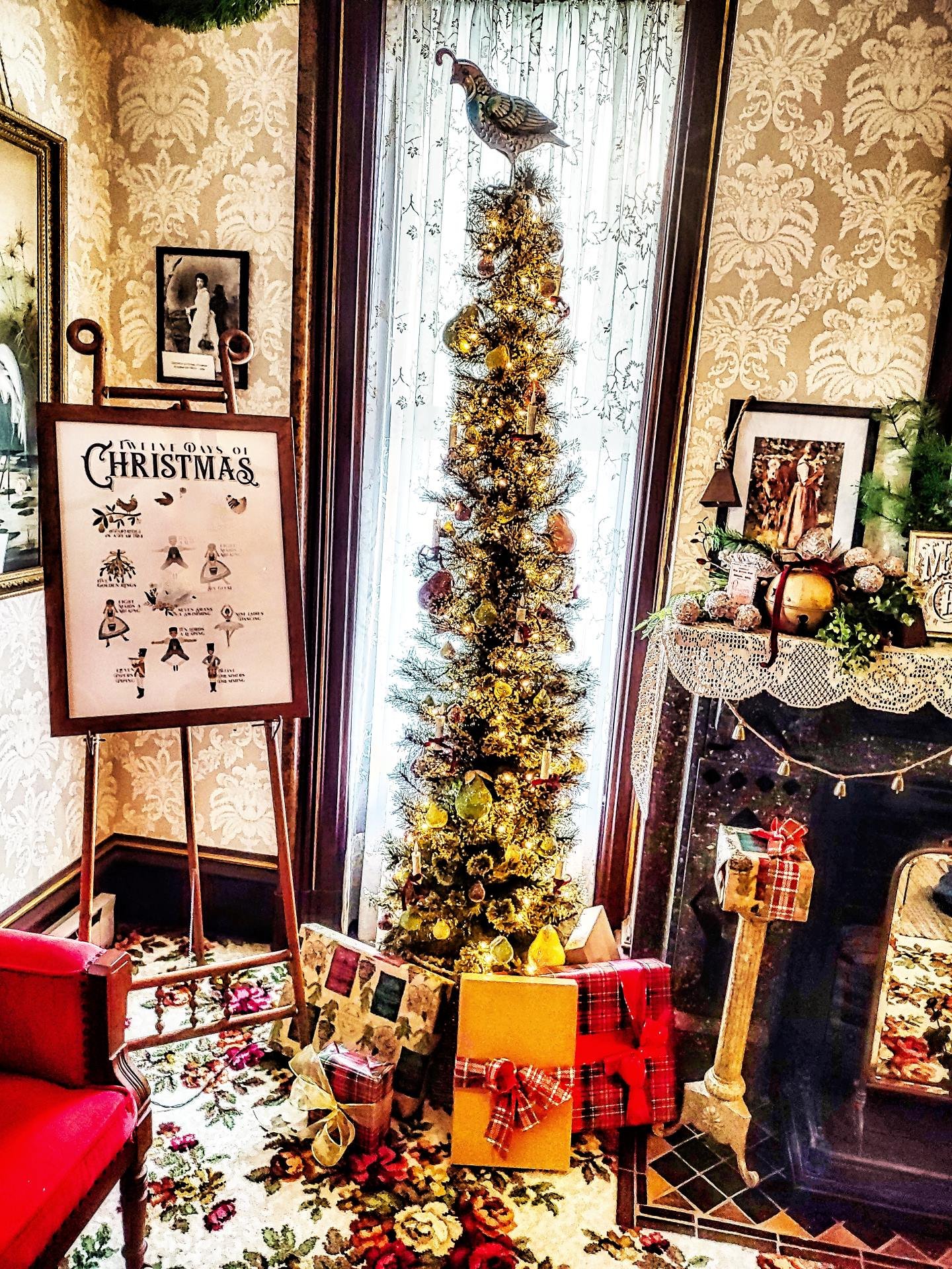 Merry Christmas from Ed and Karlene (O'Conner House Tree).jpg