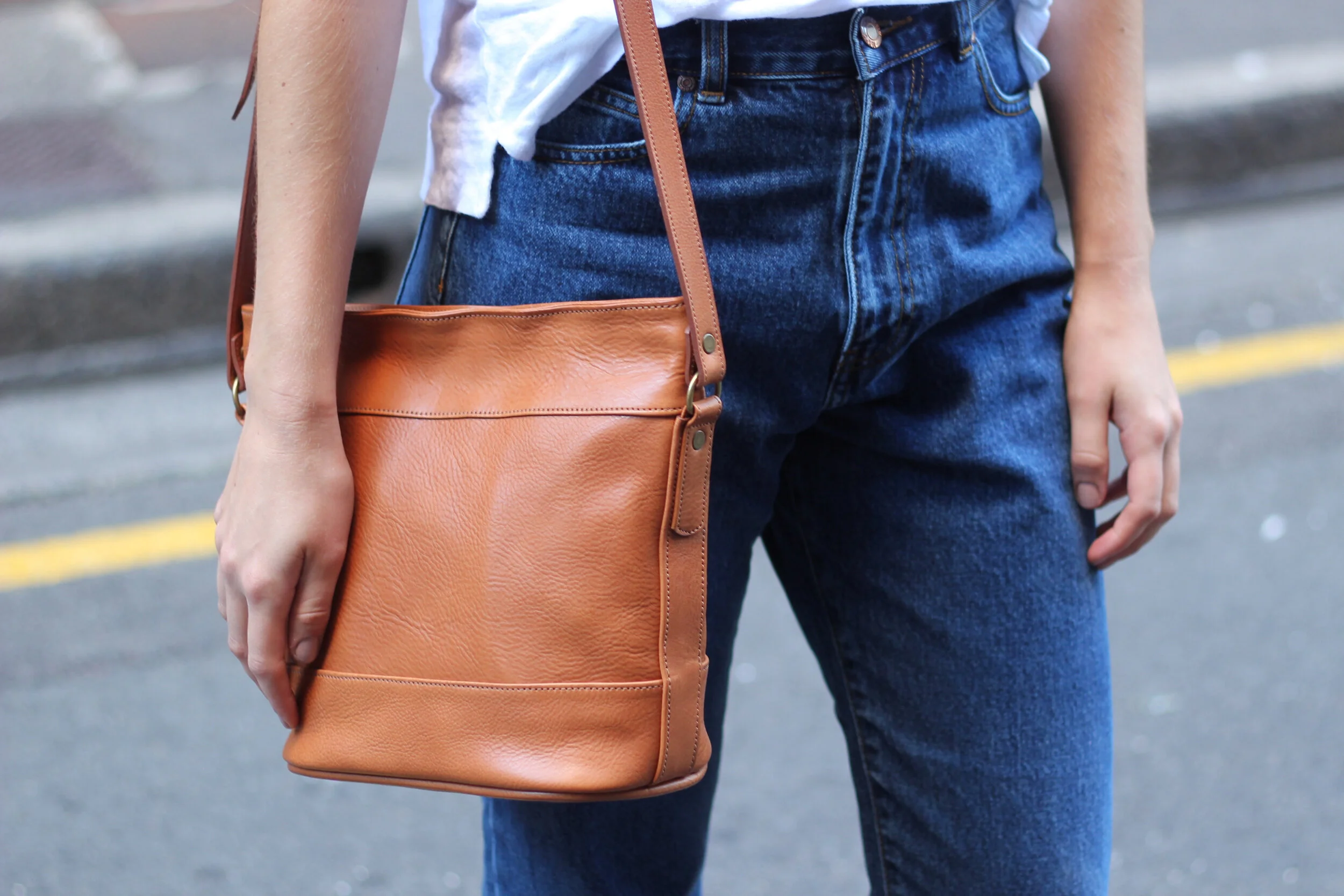  Zip-top Bucket Bag 