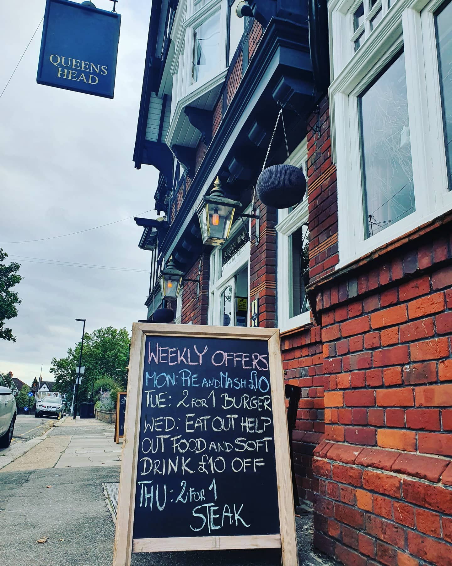 Come and treat yourself with our weekly offers ‼ 
 
@ queens_head_chiswick 

#chiswick #chiswickpub #chiswicklocals #londonrestaurants #londonpub #eatouthelpout #chiswickrestaurant #acton hammersmith #ealing