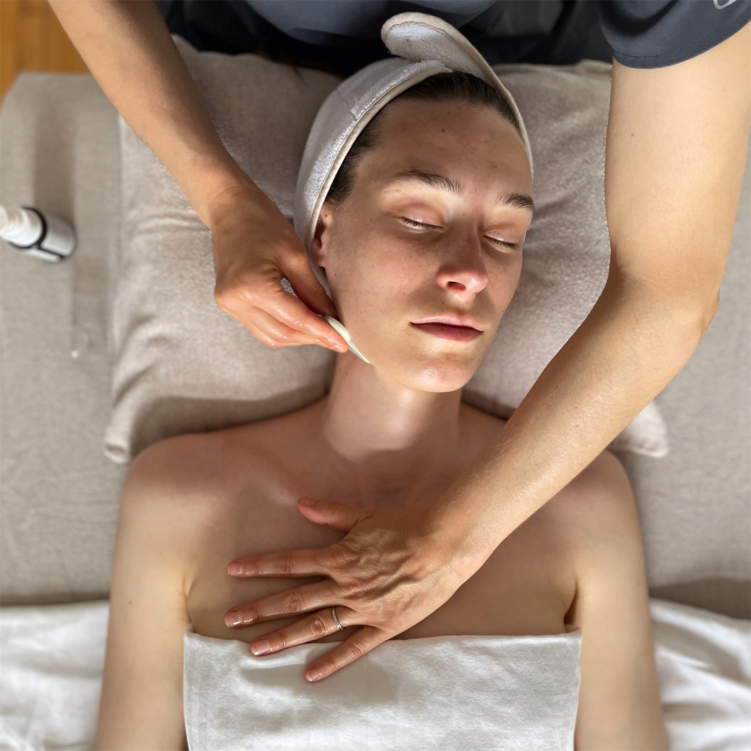 Why choose facial acupuncture as a beauty treatment?