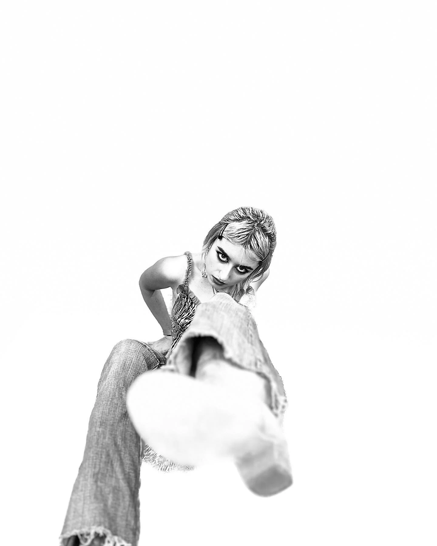 Father, sister,
mother, father, sleeping,
standing, underwater.
Fierce. Pot ledom.
Sinking, swimming,
floating, dreaming,
forward moving,
backword thinking.
All-star. Pot ledom.
Brother, Sister, Mother, Father,
Underwater.
Underwater.
Pot ledom, Unde