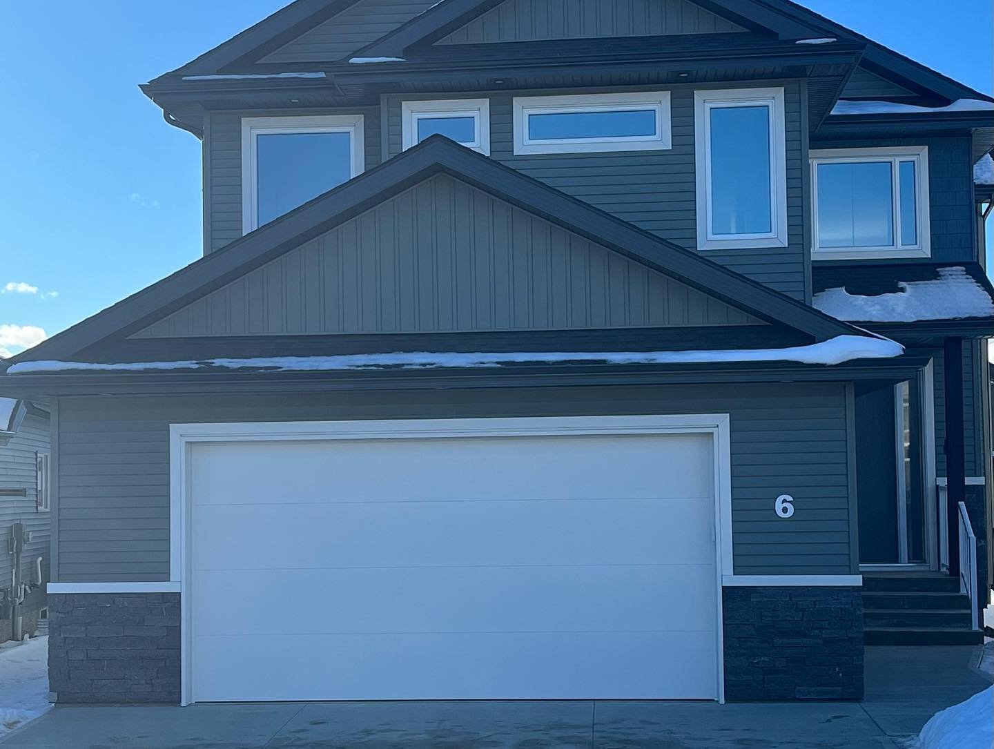 ✨New Build✨ 

This custom built two storey home is located in a quite cul-de-sac in Ardrossan. It features a spacious and functional floor plan with 3 bedrooms up, plus a bonus room. It has 9 foot ceilings throughout the main. It also features a cove