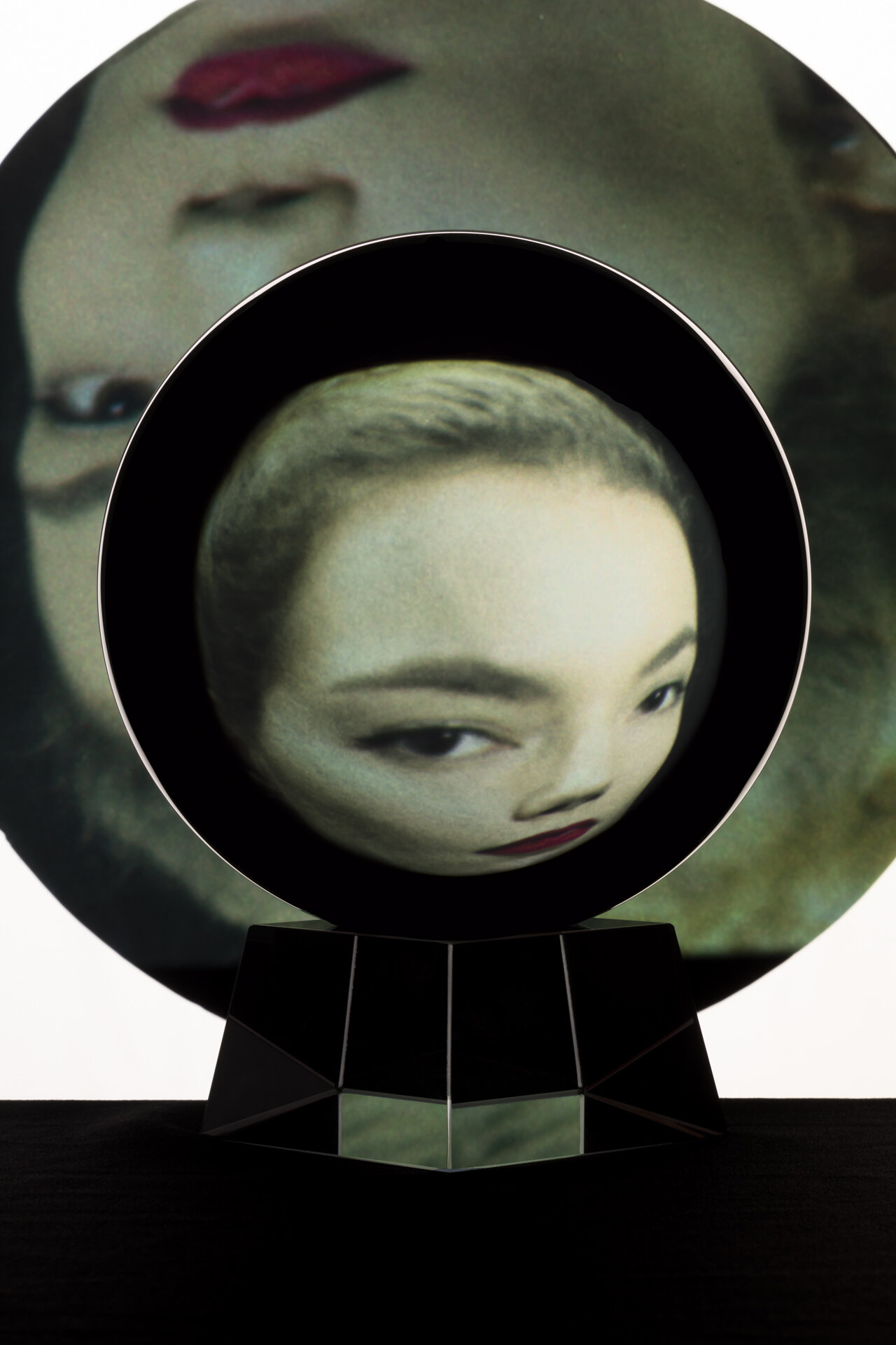 crystal-ball-reflection-art-contemporary-conceptual-photography-lee-yi-Chen-lee-paris-李懿宸-artfair