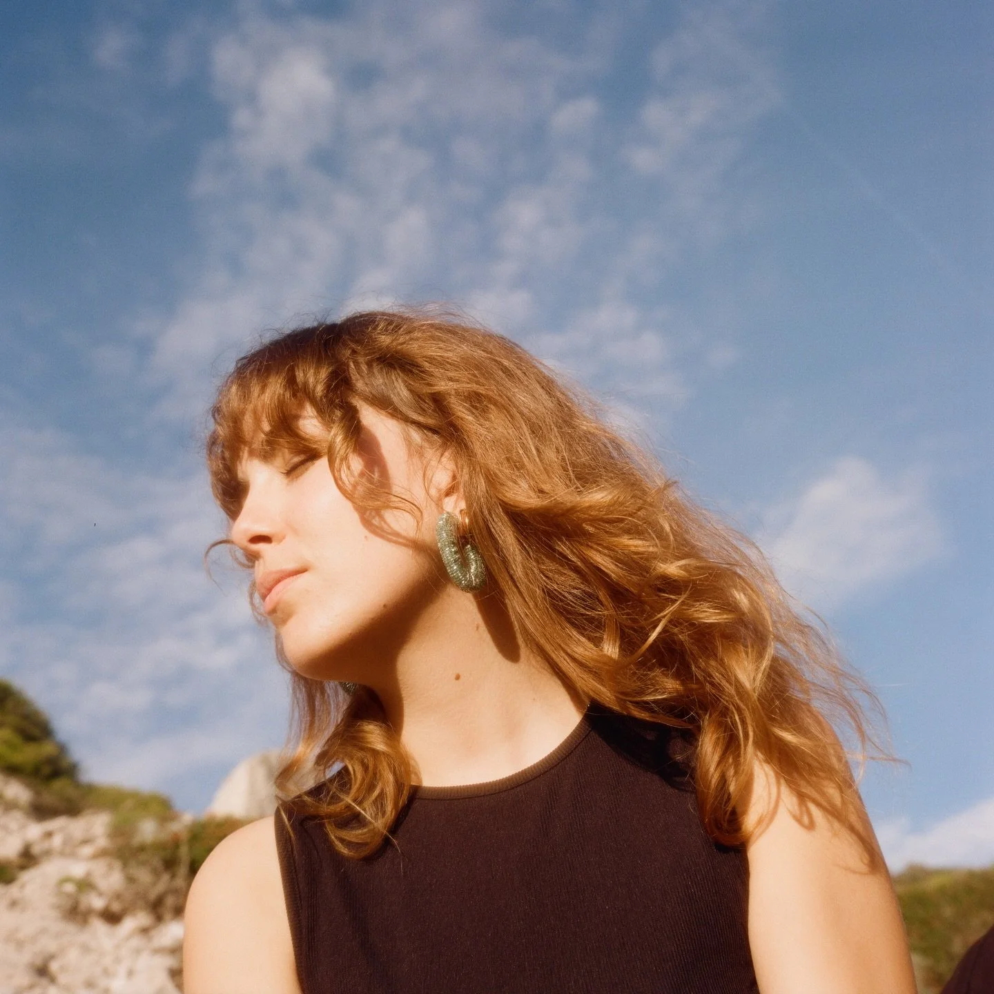 De l&rsquo;&eacute;t&eacute; &agrave; l&rsquo;hiver, le temps nous ouvre un espace pour regarder autrement. Entre nos cultures, la conversation devient un pont, et la patience une forme de respect. 

Arles, Paris, Marseille, Puy-de-D&ocirc;me, et bie