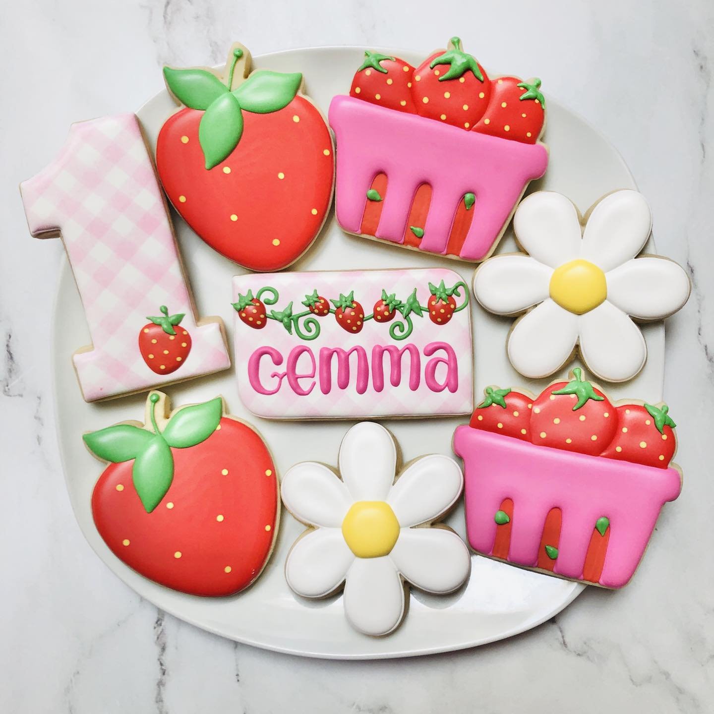 Strawberry-themed cookies for a first birthday celebration! 🩷🍓
.
.
.
.
. 
#thisisone #firstbirthday #strawberrycookies #strawberry #happybirthday #happybirthdaycookies #birthdaycookies #birthdaytreats #birthdaypartyfavors #partyfavors #momsofinstag