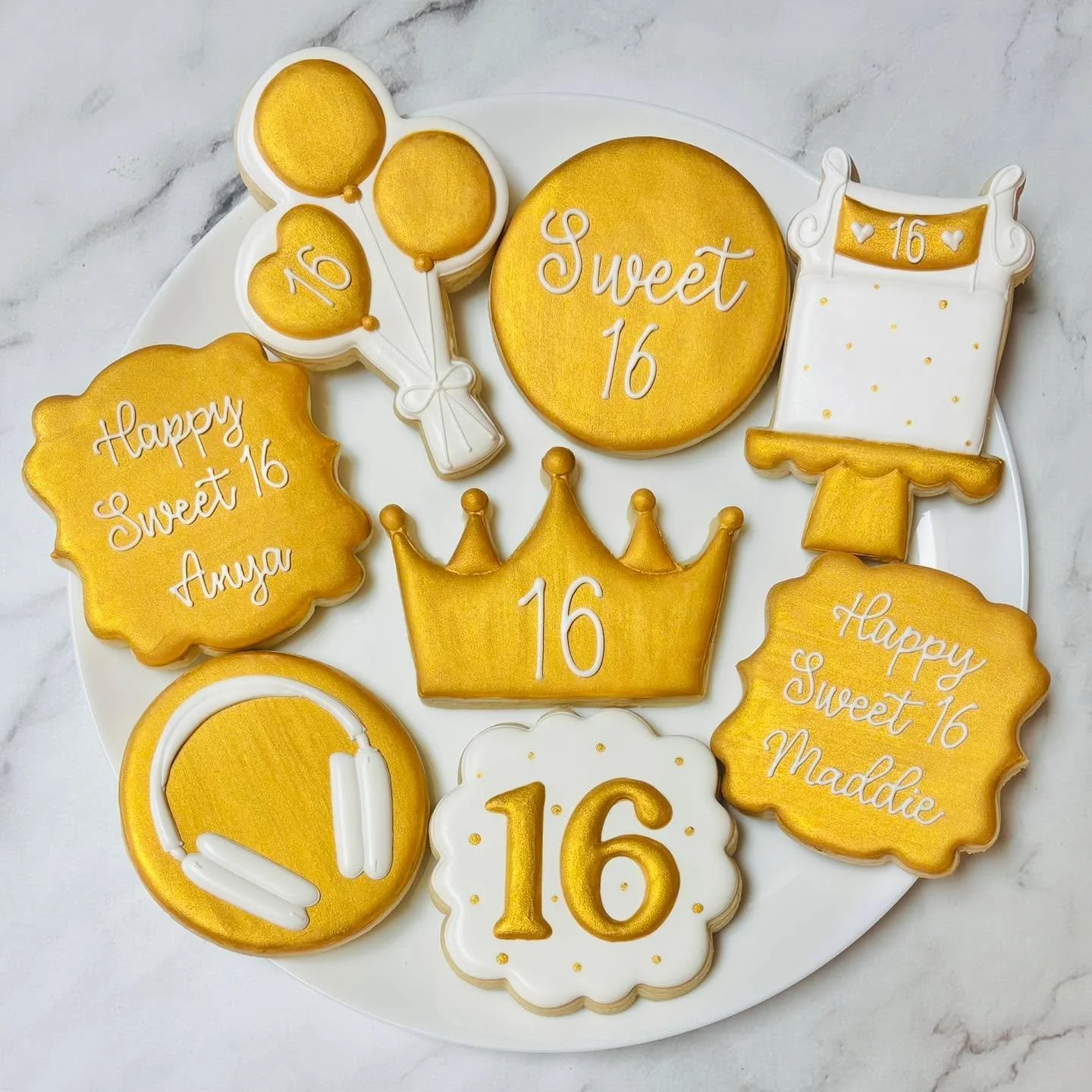 White and gold cookies for a Sweet 16 joint celebration! 🎉👑✨
.
.
.
. 
#sweet16cookies #sweet16 #goldcookies #goldandwhite #whiteandgold  #happybirthday #birthdaycookies #birthdaytreats #birthdaypartyfavors #partyfavors #momsofinstagram #cookiefavor