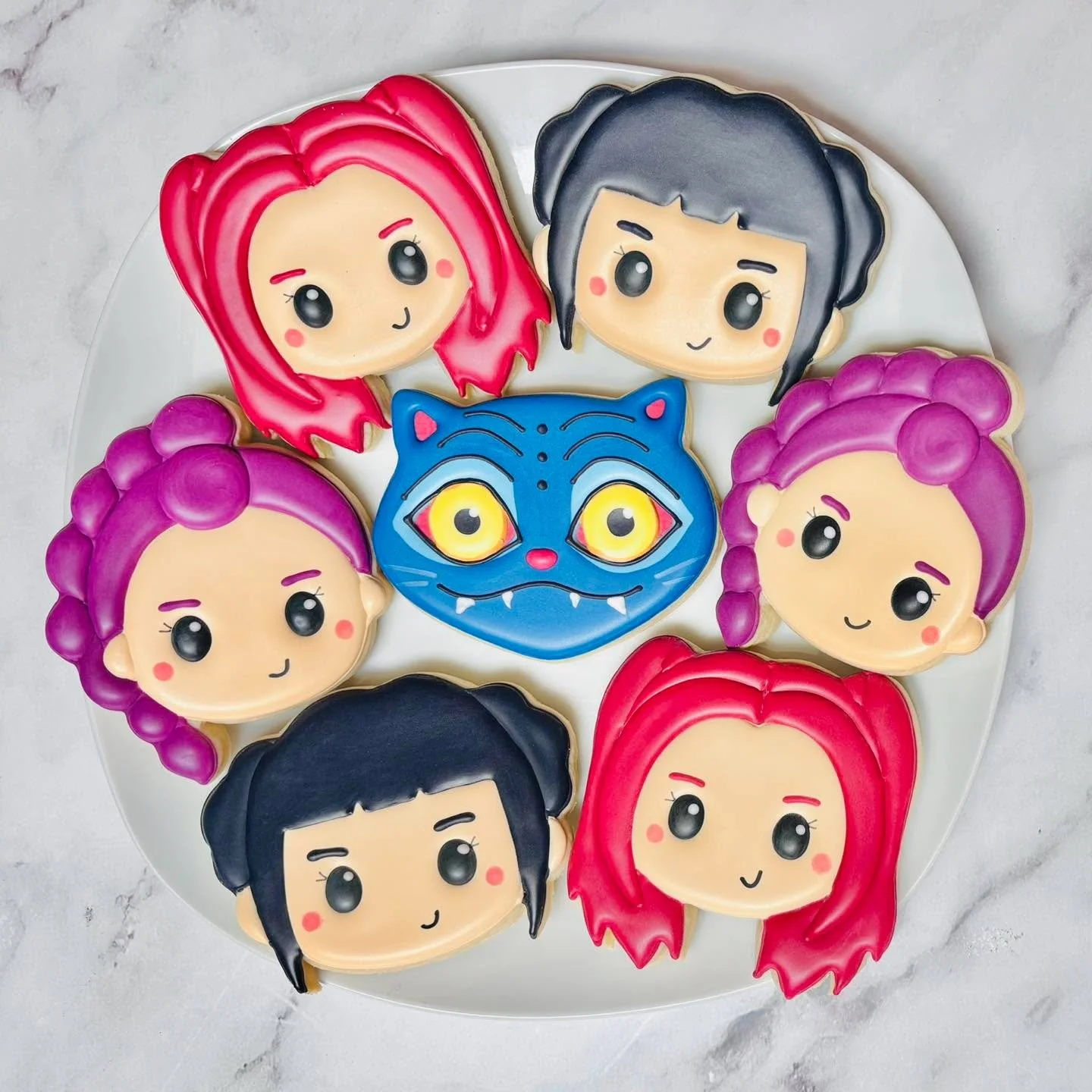 Another K-Pop Demon Hunters set for a birthday celebration, this time with Derpy! 🎉
.
.
.
. 
#kpopdemonhunters #happybirthday #happybirthdaycookies #birthdaycookies #birthdaytreats #birthdaypartyfavors #partyfavors #momsofinstagram #cookiefavors #ro