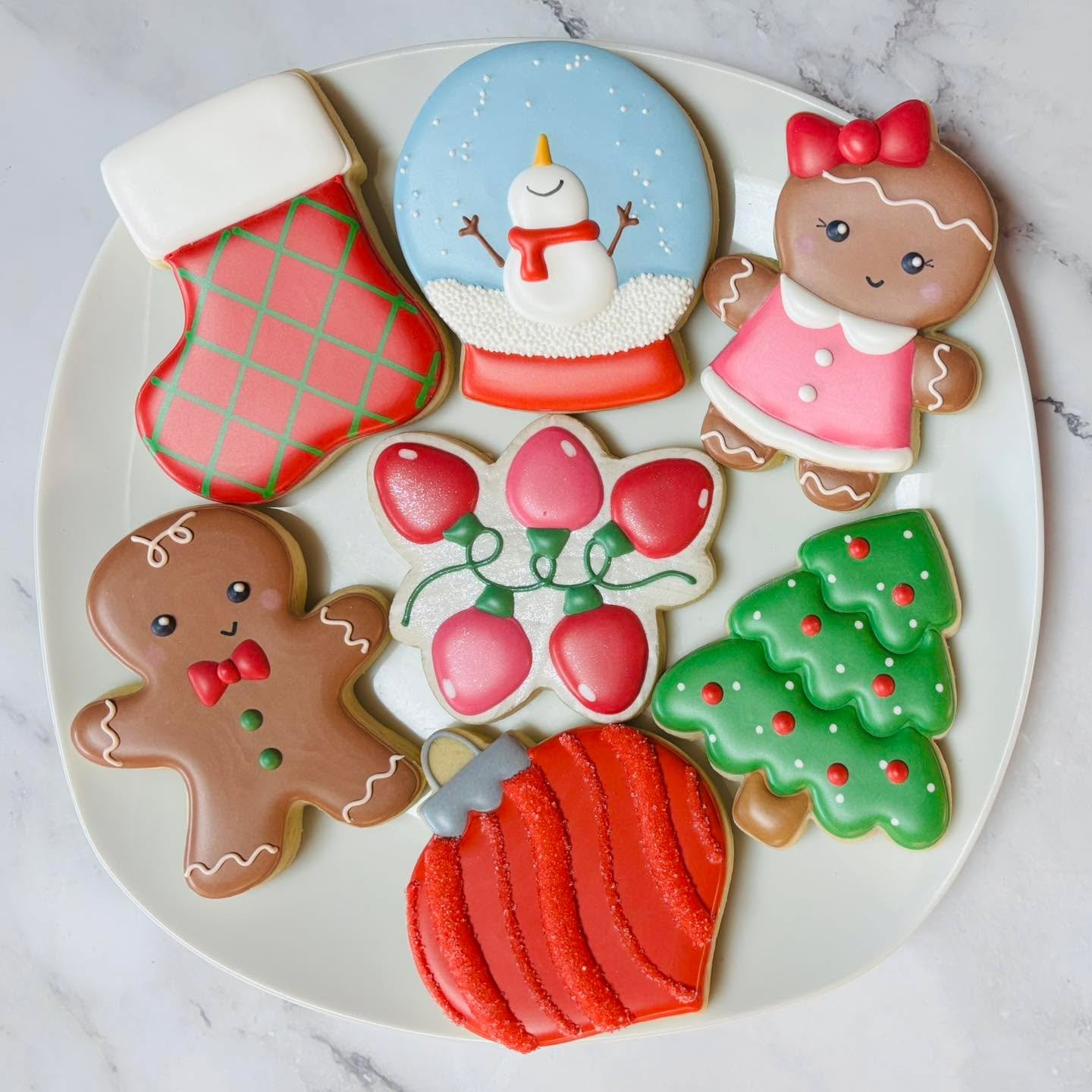Holiday cookies! 🎉🎄❄️
.
.
.
.
#merrychristmas #happyholidays  #christmascookies #christmastreats #christmas #royalicing #sfbayarea #royalicingcookies #cookiefavors #decoratedsugarcookies #customcookies #sugarart #sugarcraft #edibleart #cookieart #i
