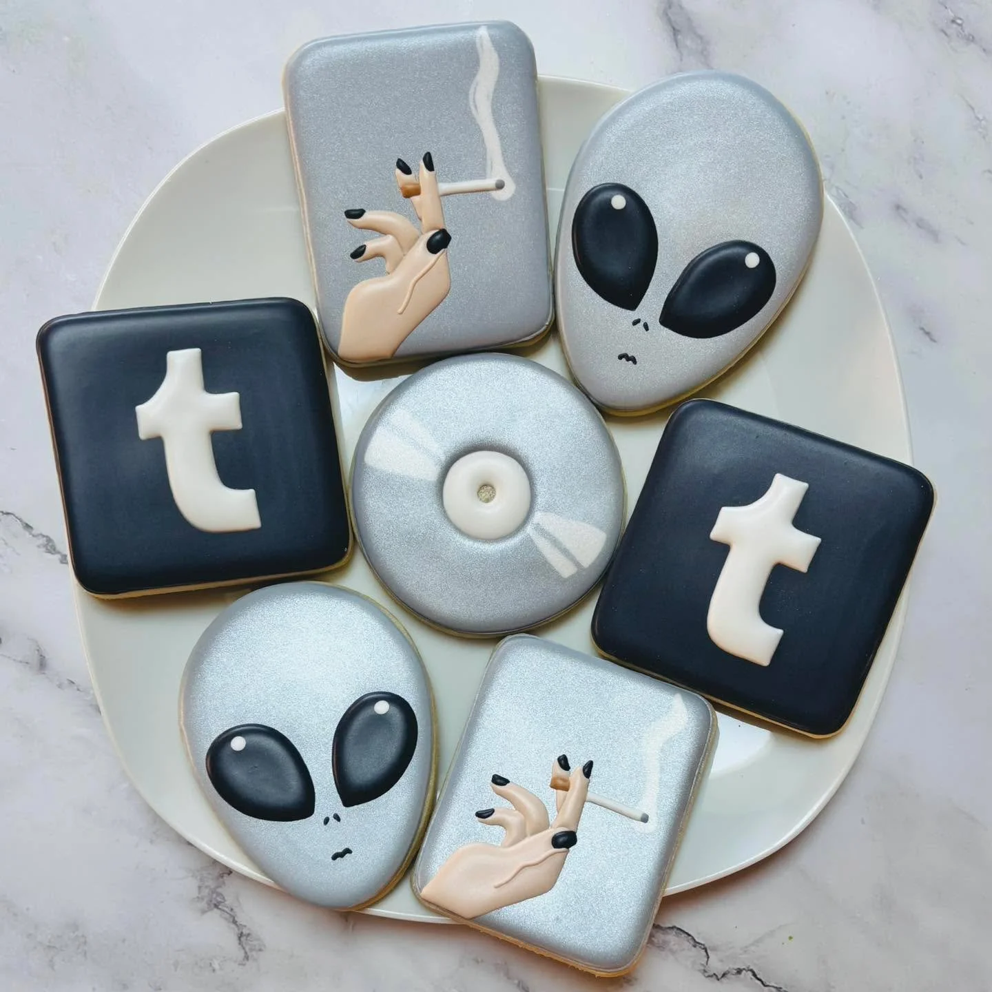 Cookies for a Tumblr-themed birthday celebration! 🎉👽💿🚬
.
.
.
. 
#tumblr #tumblrparty #happybirthday #happybirthdaycookies #birthdaycookies #birthdaytreats #birthdaypartyfavors #partyfavors #momsofinstagram #cookiefavors #royalicing #royalicingcoo