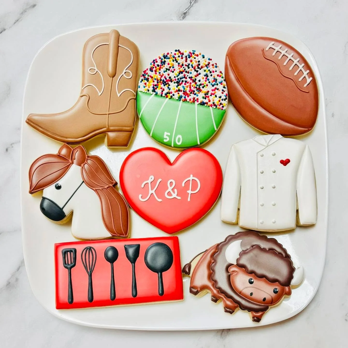 When you celebrate newlyweds over Super Bowl weekend! 🎉❤️👰🏻🤵🏻&zwj;♂️🏈🏟️
.
.
.
.

#ido #mrandmrs #montana #chefsofinstagram 
#superbowl #superbowlsunday #weddingcookies #weddingfavors #royalicing #royalicingcookies #cookiefavors #decoratedsugar