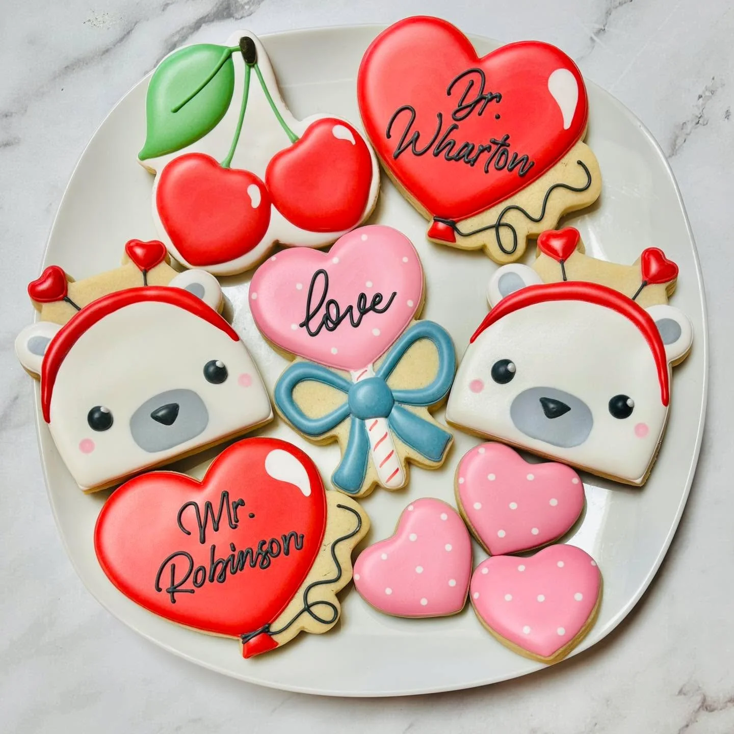 Valentine&rsquo;s Day cookies! ❤️
.
.
.
.
#valentines #valentinesday #valentinesdaycookies #love  #schoolcookies #teacher #teachersofinstagram #teacherappreciationcookies #teacherappreciation #royalicing #royalicingcookies #cookiefavors #decoratedsug