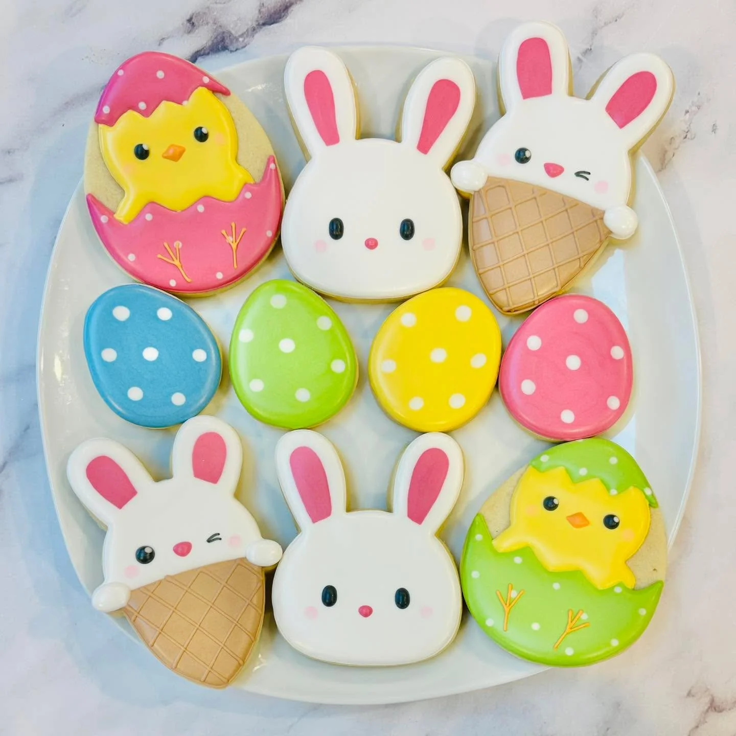 Happy Easter! 🐰🐣🥚
.
.
.
.
.
#easter #happyeaster #eastertreats #bunnycookies #chickcookies #eastercookies #royalicing #royalicingcookies #cookiefavors #decoratedsugarcookies #customcookies #sugarart #sugarcraft #edibleart #cookieart #instabake #in