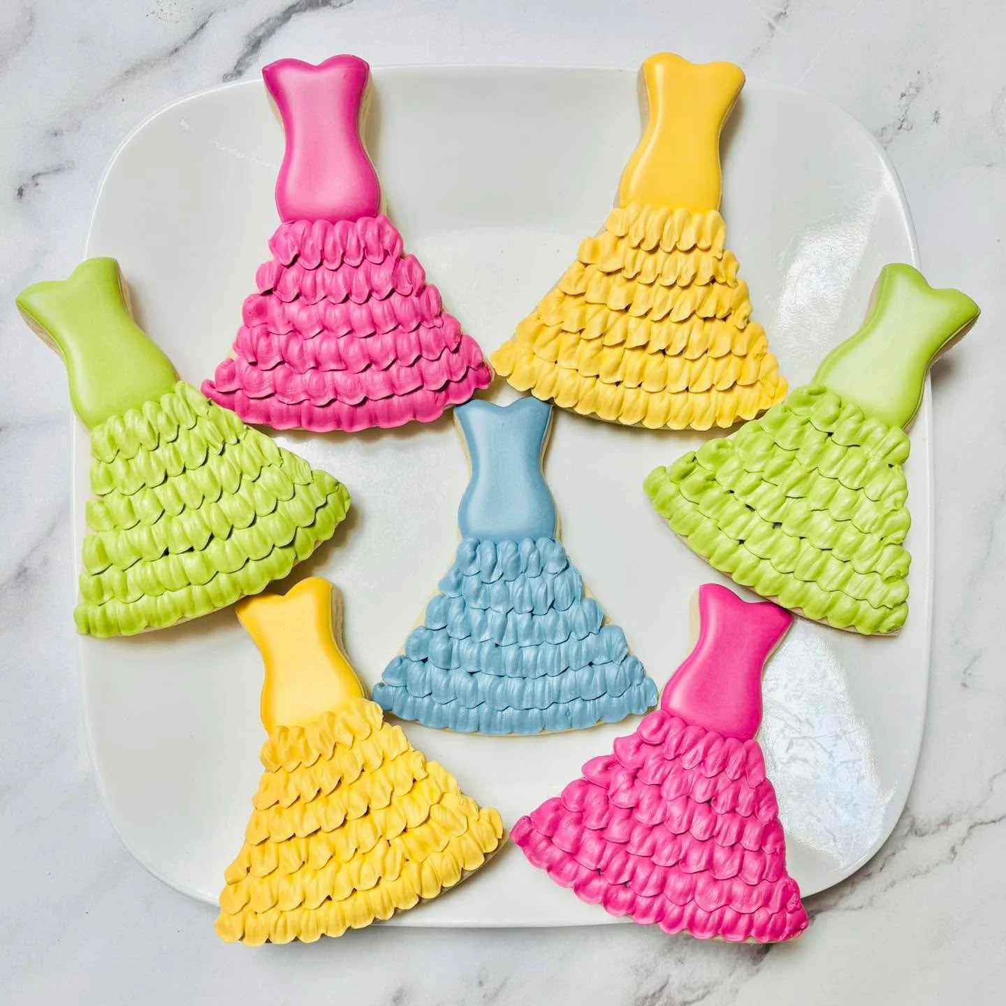 Gown cookies for a bridal shower! 🎉
.
.
.
.
#ido #weddingcookies #weddingfavors #royalicing #royalicingcookies #weddingshower #weddingshowercookies #cookiefavors #decoratedsugarcookies #customcookies #sugarart #sugarcraft #edibleart #cookieart #inst