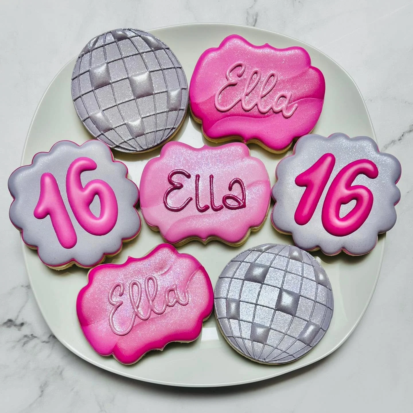 Cookies for a 16th birthday celebration! 🎉🪩💕
.
.
.
. 
#thisis16 #disco #happybirthday #happybirthdaycookies #birthdaycookies #birthdaytreats #birthdaypartyfavors #partyfavors #momsofinstagram #cookiefavors #royalicing #royalicingcookies #decorated