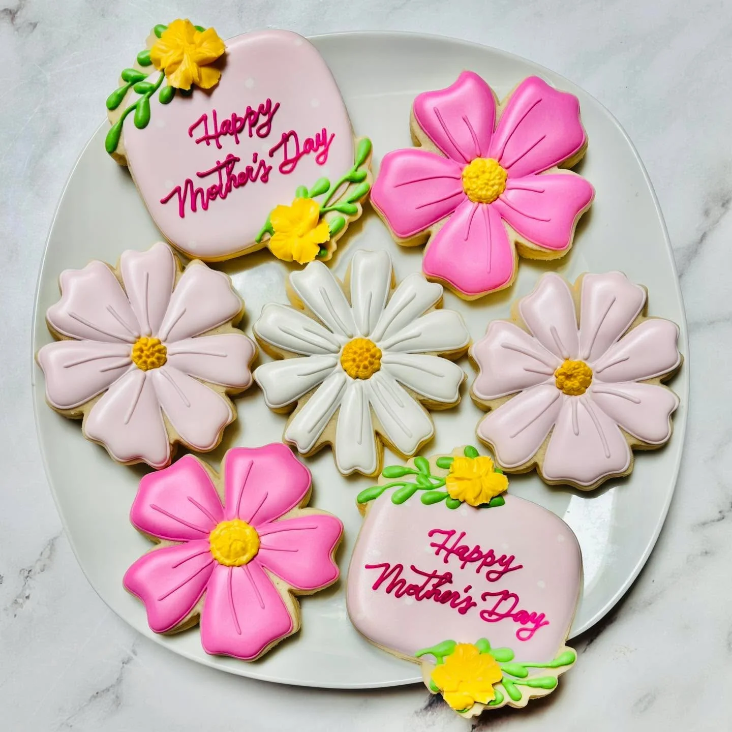 Mother&rsquo;s Day cookies! 🌸🌼🩷
.
.
.
. 
#mothersday #happymothersday #momsofinstagram #mum #媽媽 #mama #royalicing #royalicingcookies #decoratedsugarcookies #customcookies #sugarart #sugarcraft #edibleart #cookieart #instabake #instasweet #sugarcoo