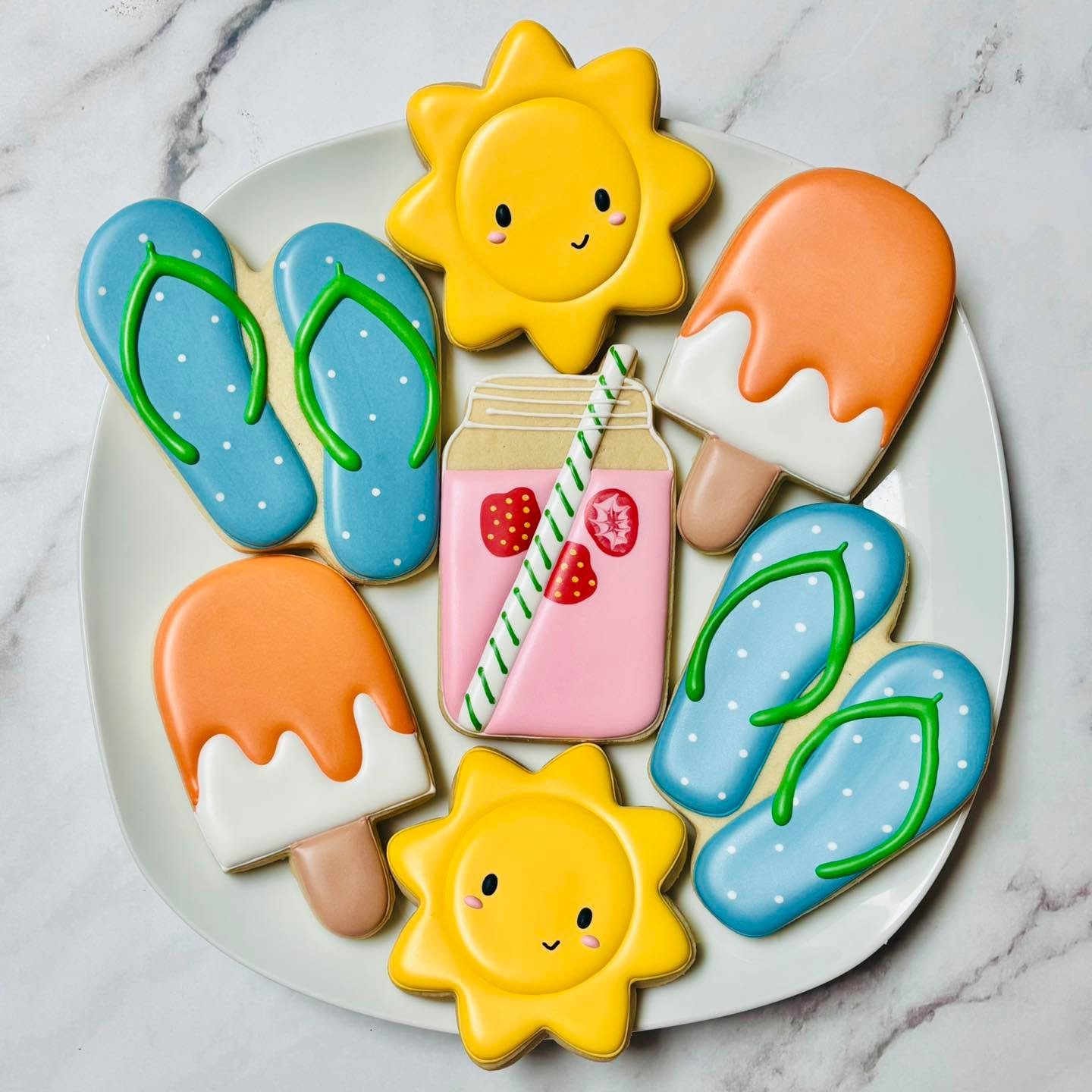 End of year cookies from a sweet teacher to her parent volunteers! ❤️
.
.
.
.
#summercookies #summer #schoolcookies #teacher #teachersofinstagram #teacherappreciationcookies #teacherappreciation #royalicing #royalicingcookies #cookiefavors #decorated