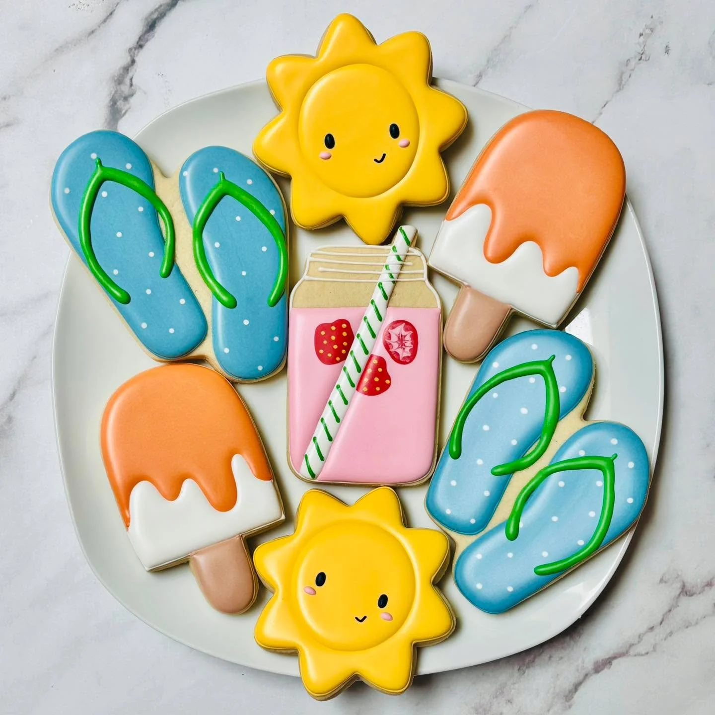 End of year cookies from a sweet teacher to her parent volunteers! ❤️
.
.
.
.
#summercookies #summer #schoolcookies #teacher #teachersofinstagram #teacherappreciationcookies #teacherappreciation #royalicing #royalicingcookies #cookiefavors #decorated