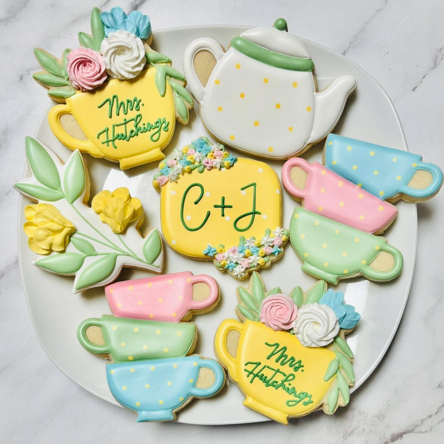 Cookies for a tea-themed bridal shower! 🎉
.
.
.
.
#teacookies #afternoontea #bridalshowercookies #ido #mrandmrs #royalicing #royalicingcookies #cookiefavors #decoratedsugarcookies #customcookies #sugarart #sugarcraft #edibleart #cookieart #instabake