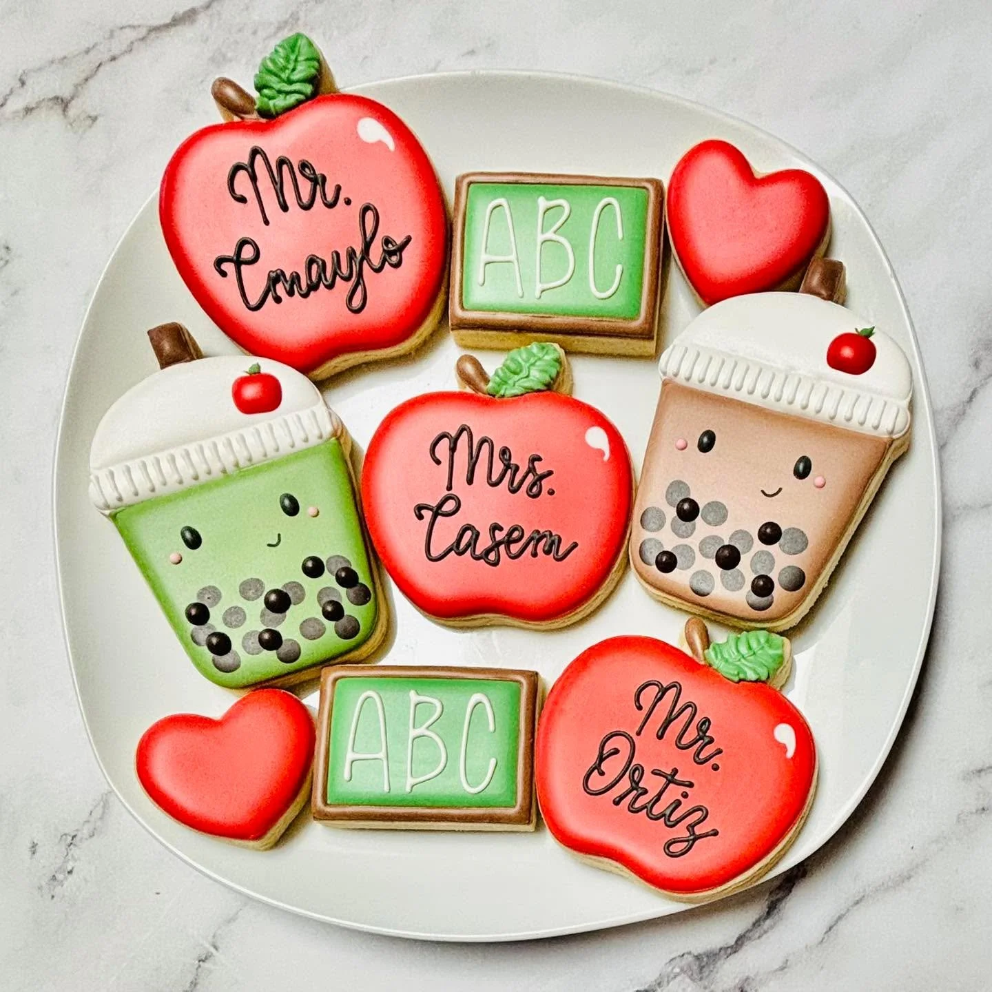 Back to school treats! ❤️🍎🧑&zwj;🏫
.
.
.
.
#backtoschool #teachercookies  #schoolcookies #teacher #teachersofinstagram #teacherappreciationcookies #teacherappreciation #royalicing #royalicingcookies #cookiefavors #decoratedsugarcookies #customcooki