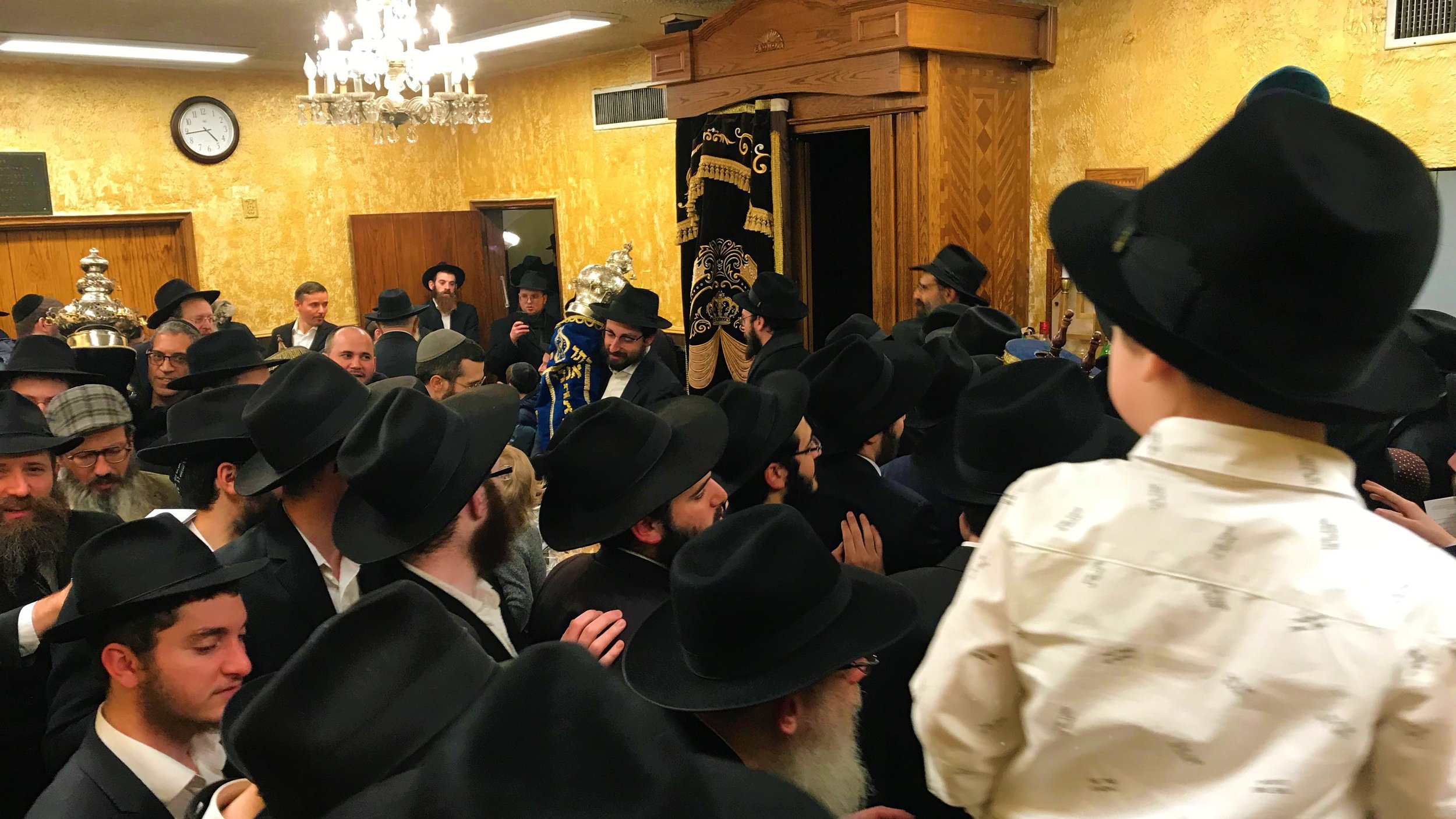 Haḥnasat Sefer Torah celebration welcoming a Torah scroll to 770 Eastern Parkway (Chabad-Lubavitch World Headquarters). Photo — Shai Afsai