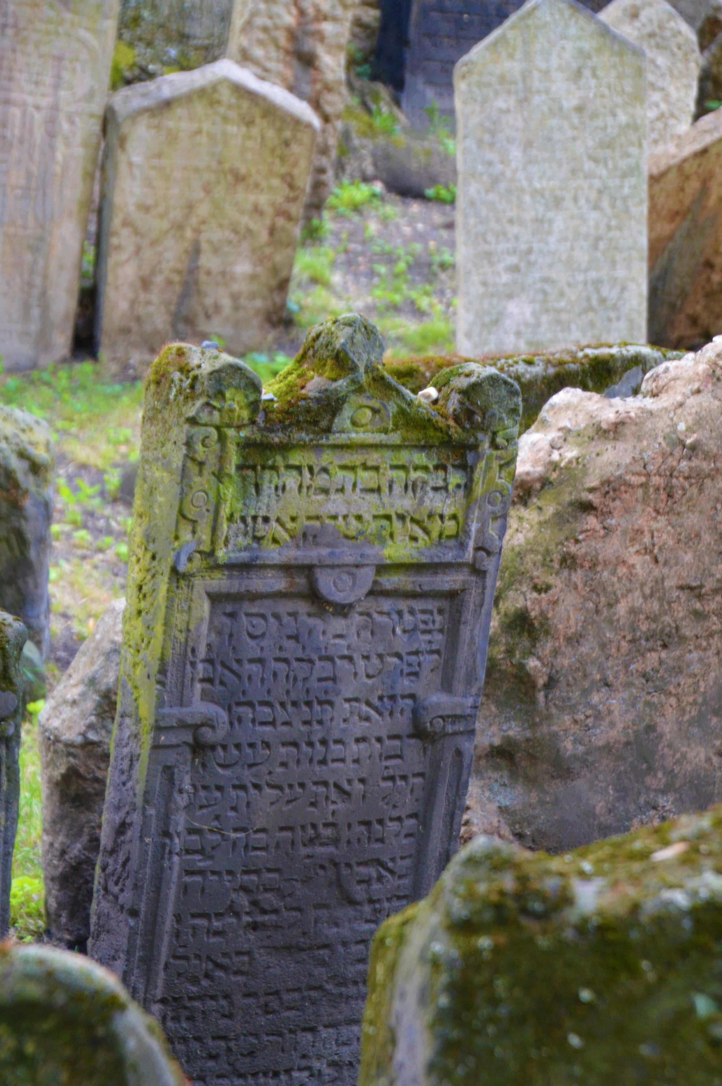 Gravestone of the 16th-century poet and musar author Rebecca bat Meir Tiktiner, in Prague's Old Jewish Cemetery. Photo — Shai Afsai