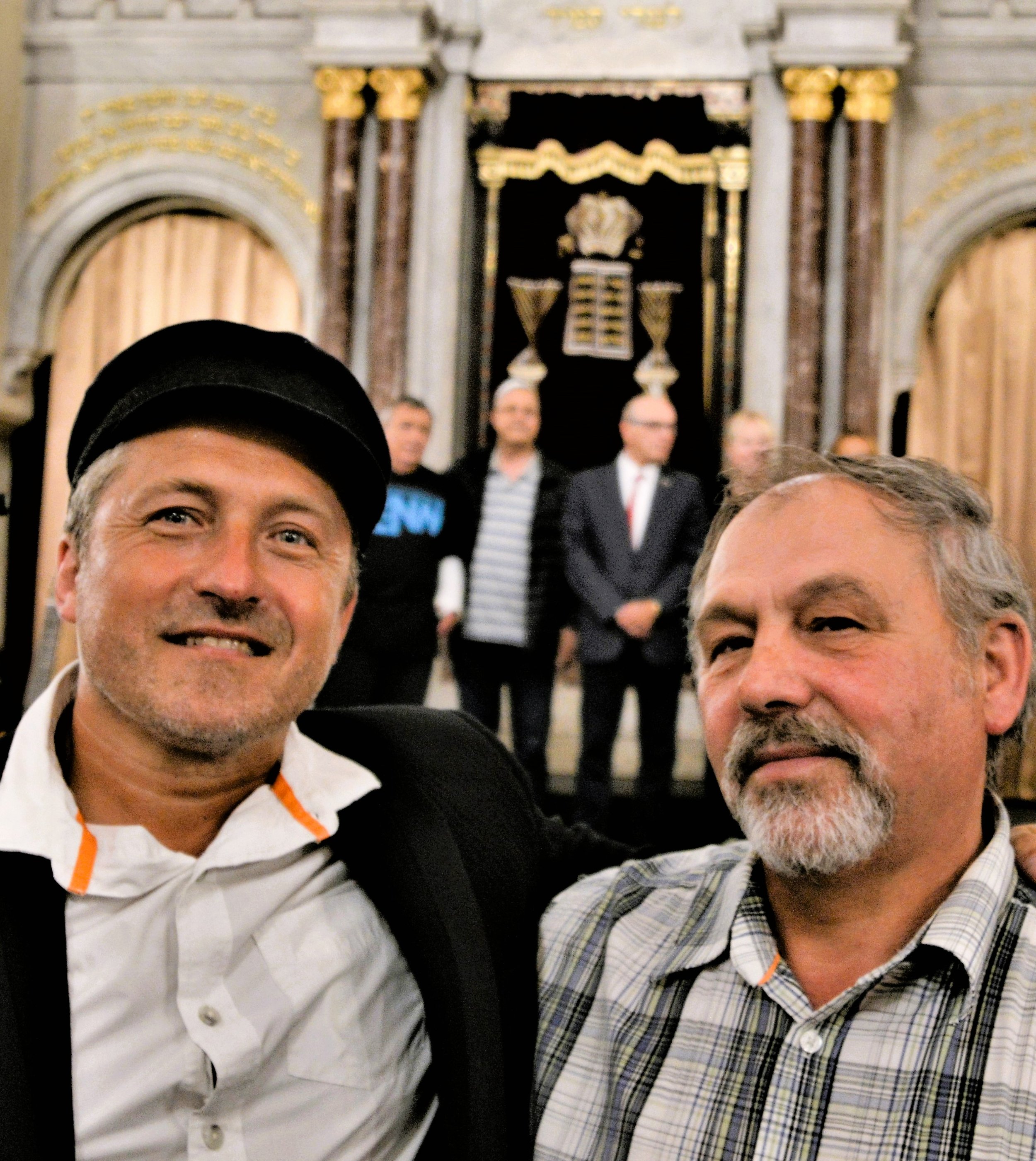 Mariusz Matera and Czeslaw Uszyński at Kraków's Tempel Synagogue. Photo — Shai Afsai