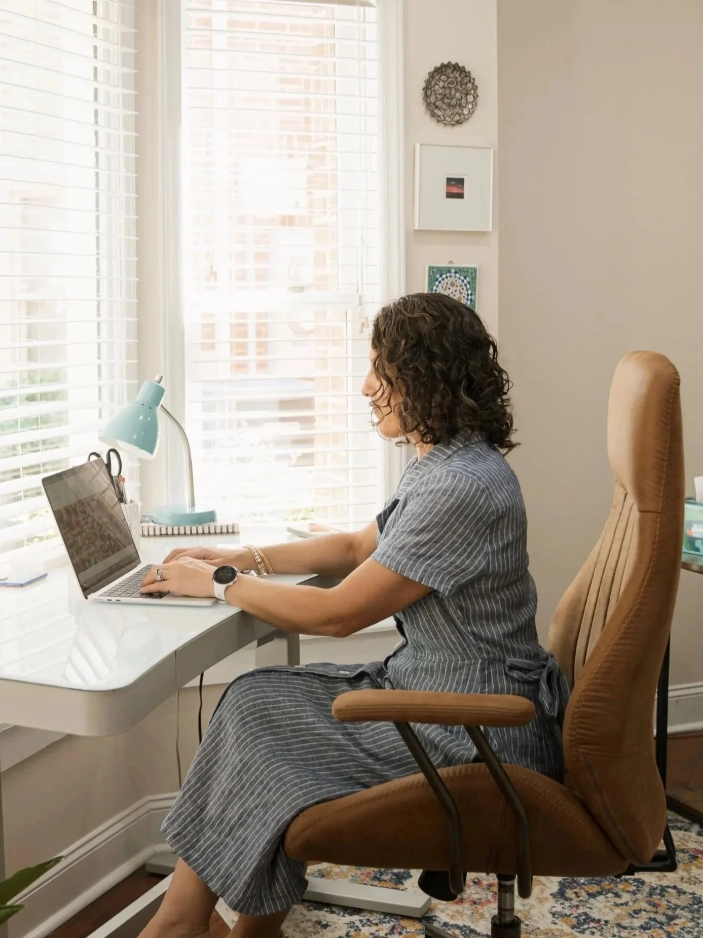 Picture of Arezou Paksima, LCSW, who is a collaborative and compassionate mental health therapist in Durham, NC and utilizes body-oriented psychotherapy, Relational Trauma, and EMDR therapy.