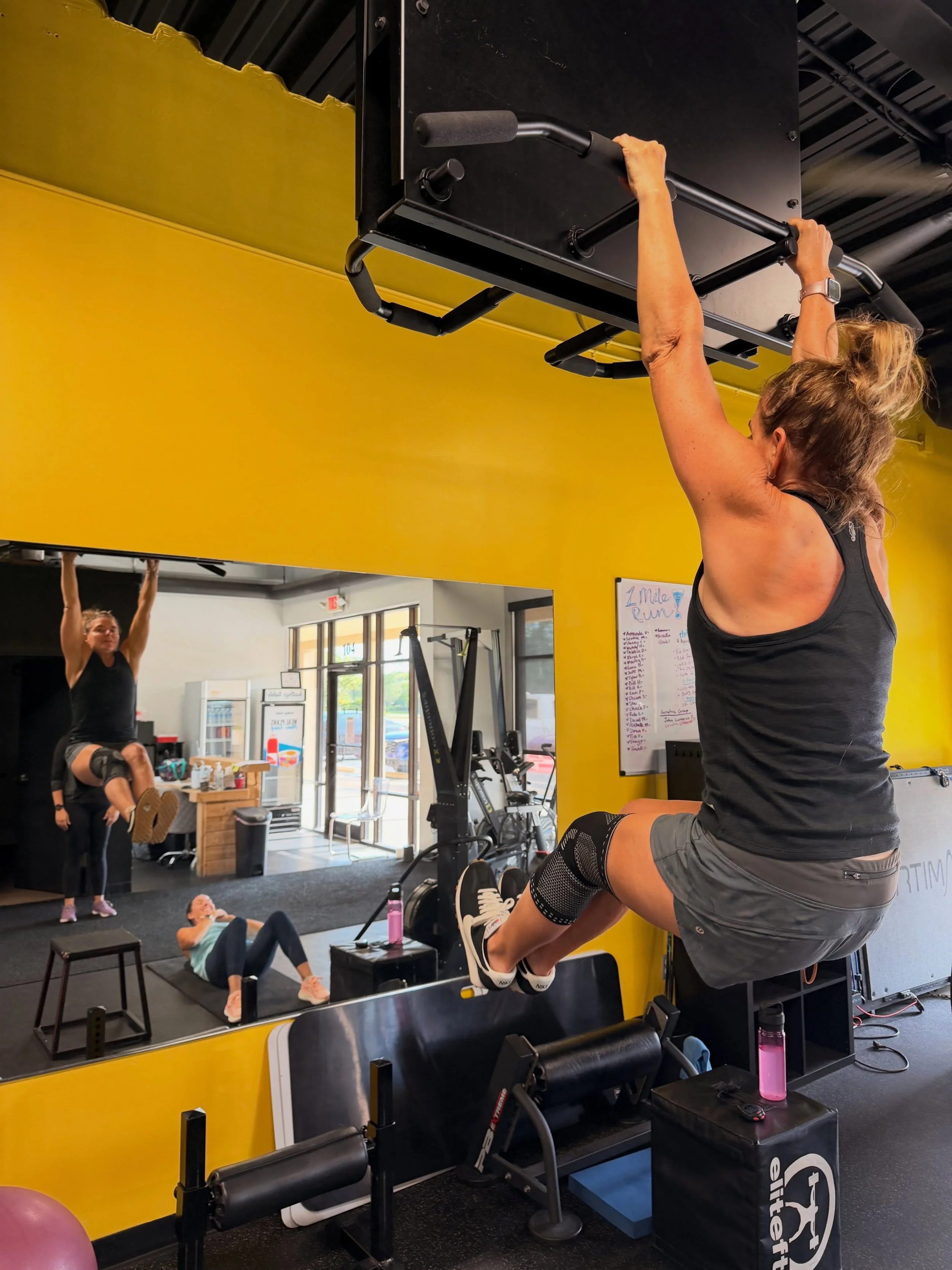 Hanging in leg raises for the win 🥇 Let&rsquo;s go, Scottie!