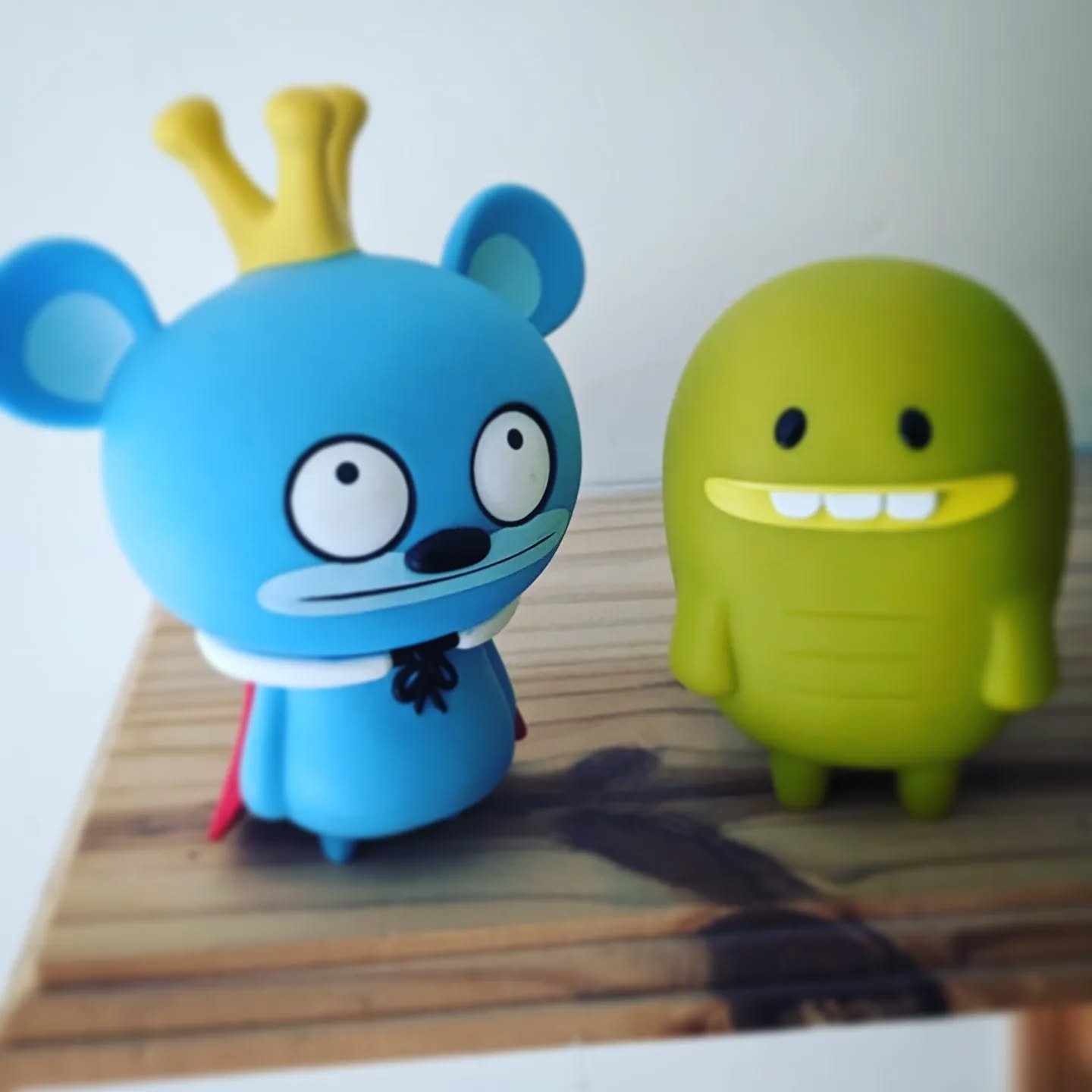 ✨🐻 BOSSY BEAR 🐢✨ went out on @nickelodeon and @nickjr last week - Huge congrats to the talented cast and crew on putting together such a special show. These OG Bossy and Turtle vinyls take pride of place on my bookshelf ☺️
.
.
.
#bossybear #davidho