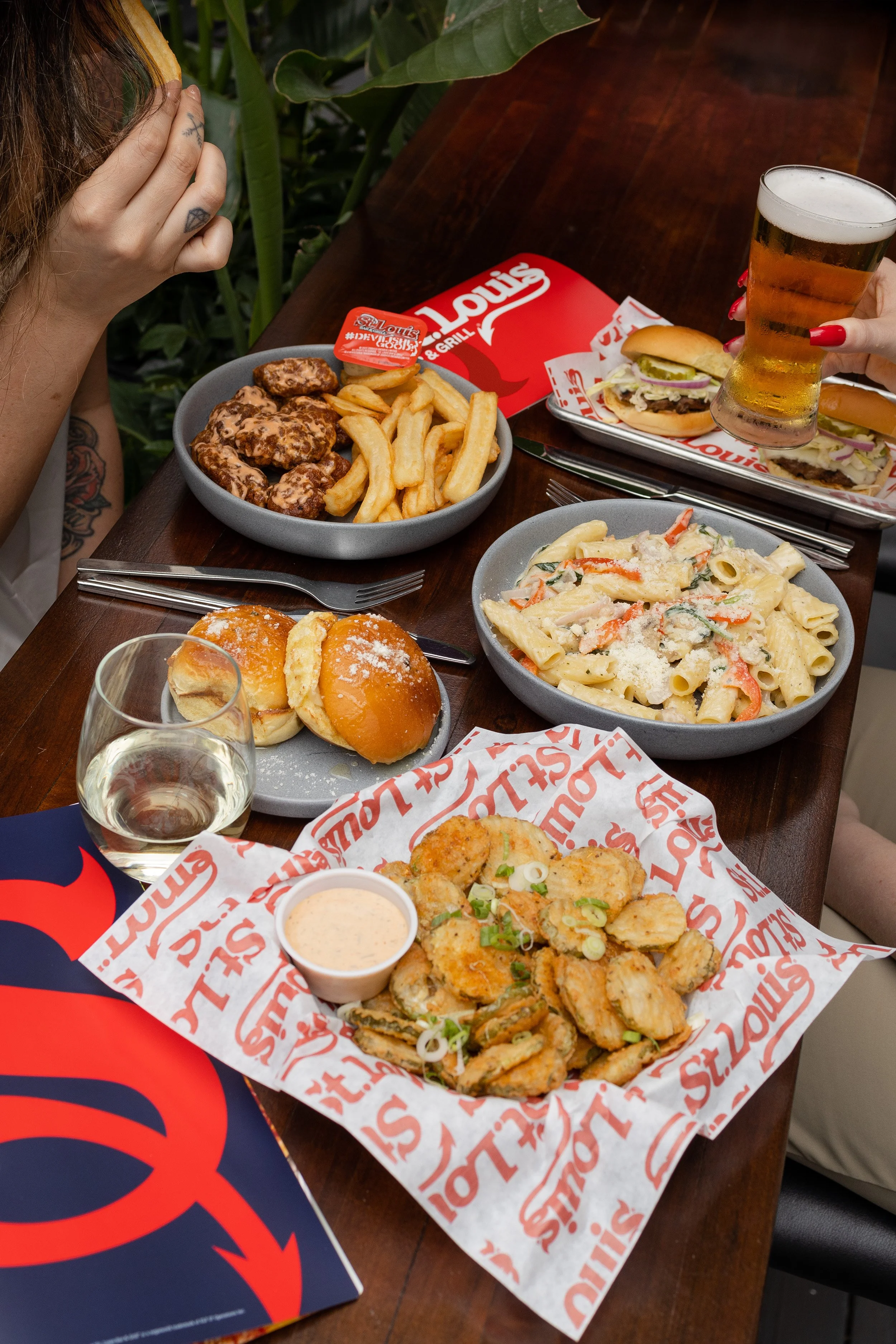 250708_STLOUIS_HappyHour_5596_Web.jpg