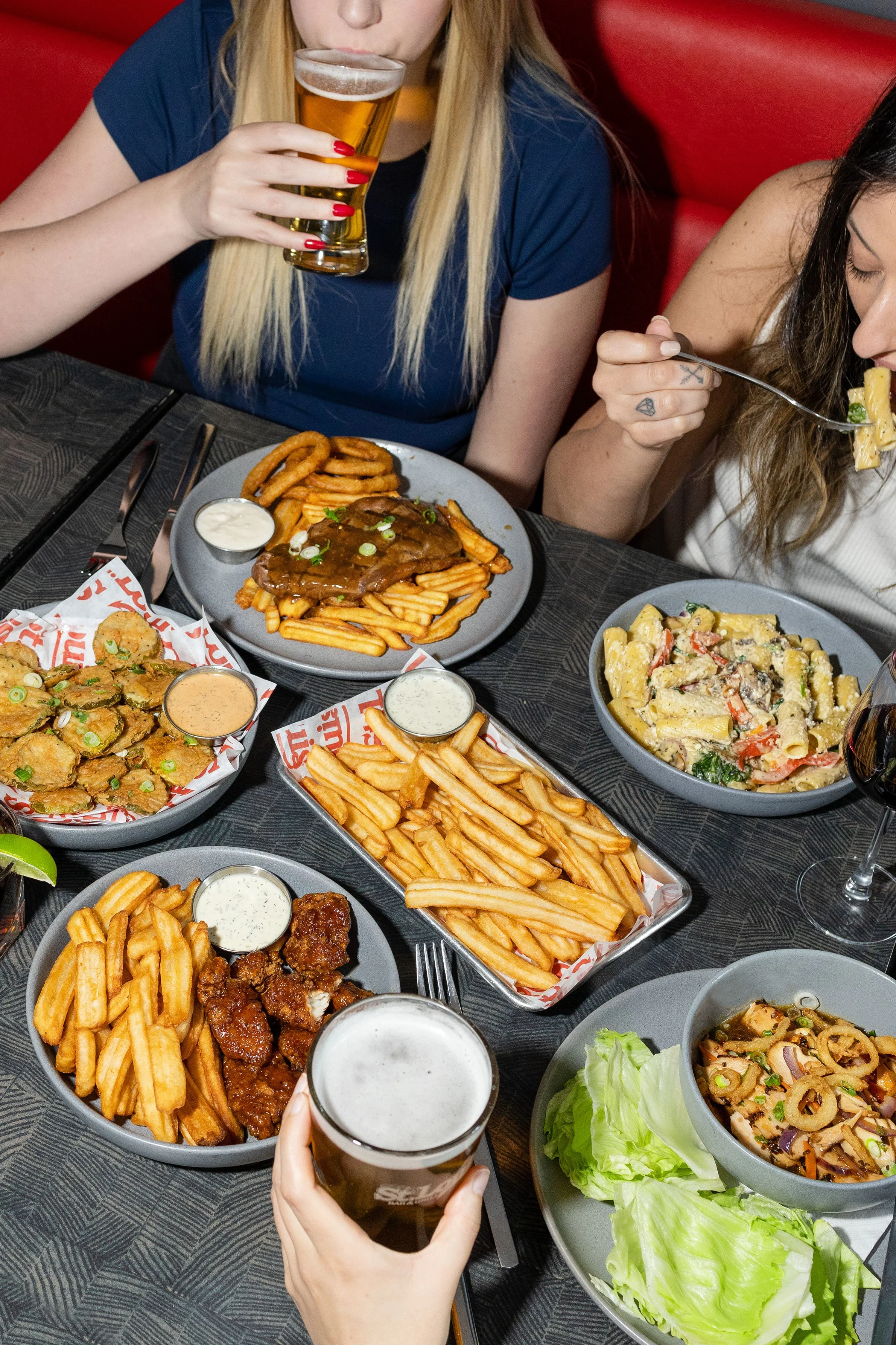 250528_STLOUIS_Happy Hour_3891_Web.jpg