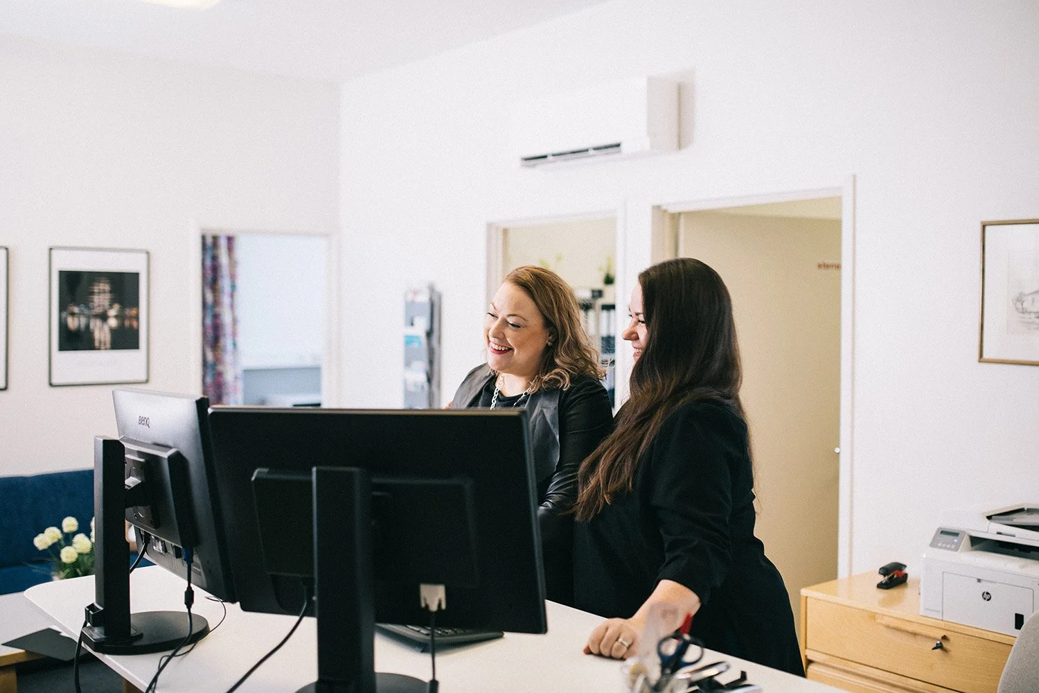 Turkulaisen tilitoimiston henkilökuntaa.