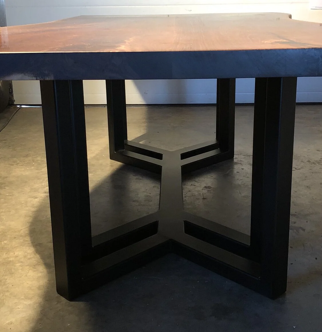 BillyBlocks, Canadian made, unique table, conference table, kitchen table, live edge table, hand crafted, custom furniture, custom woodwork, custom welding, custom metal work, solid wood, art