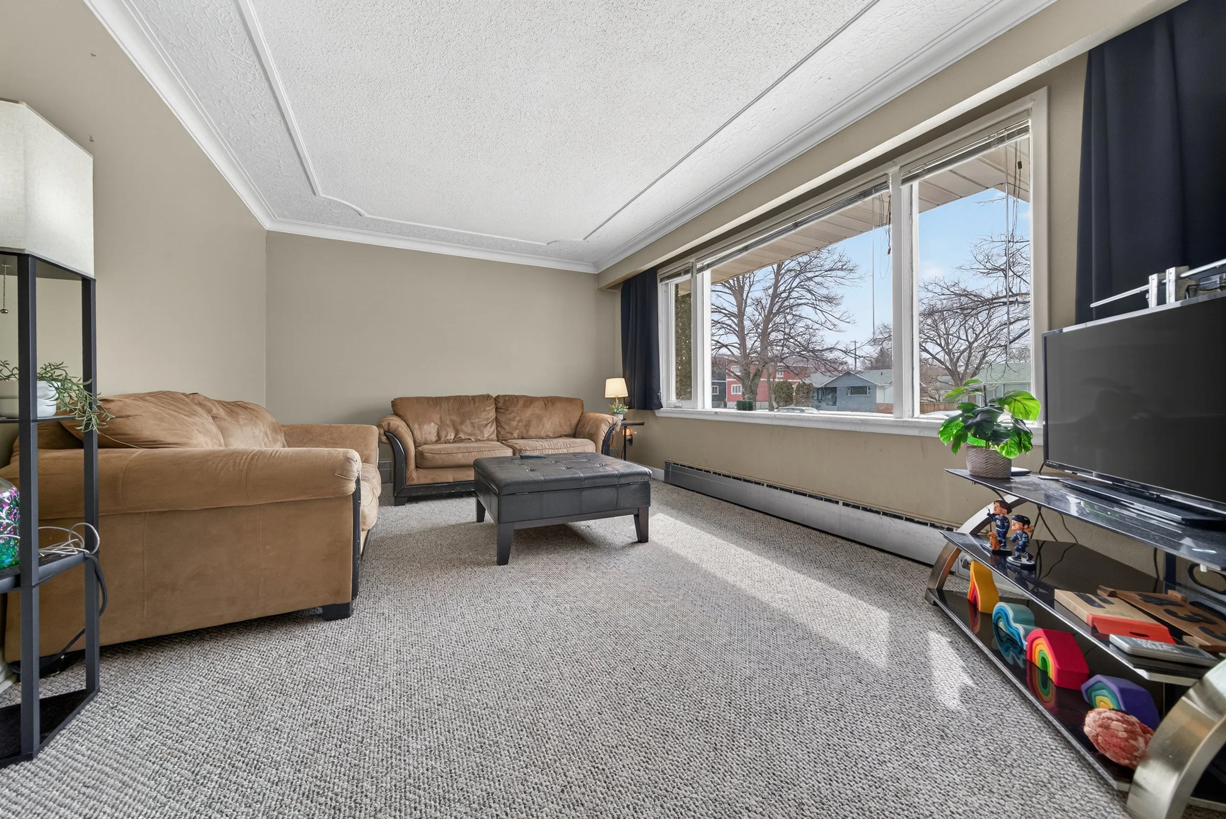 433 Regent Avenue West b (4).jpg