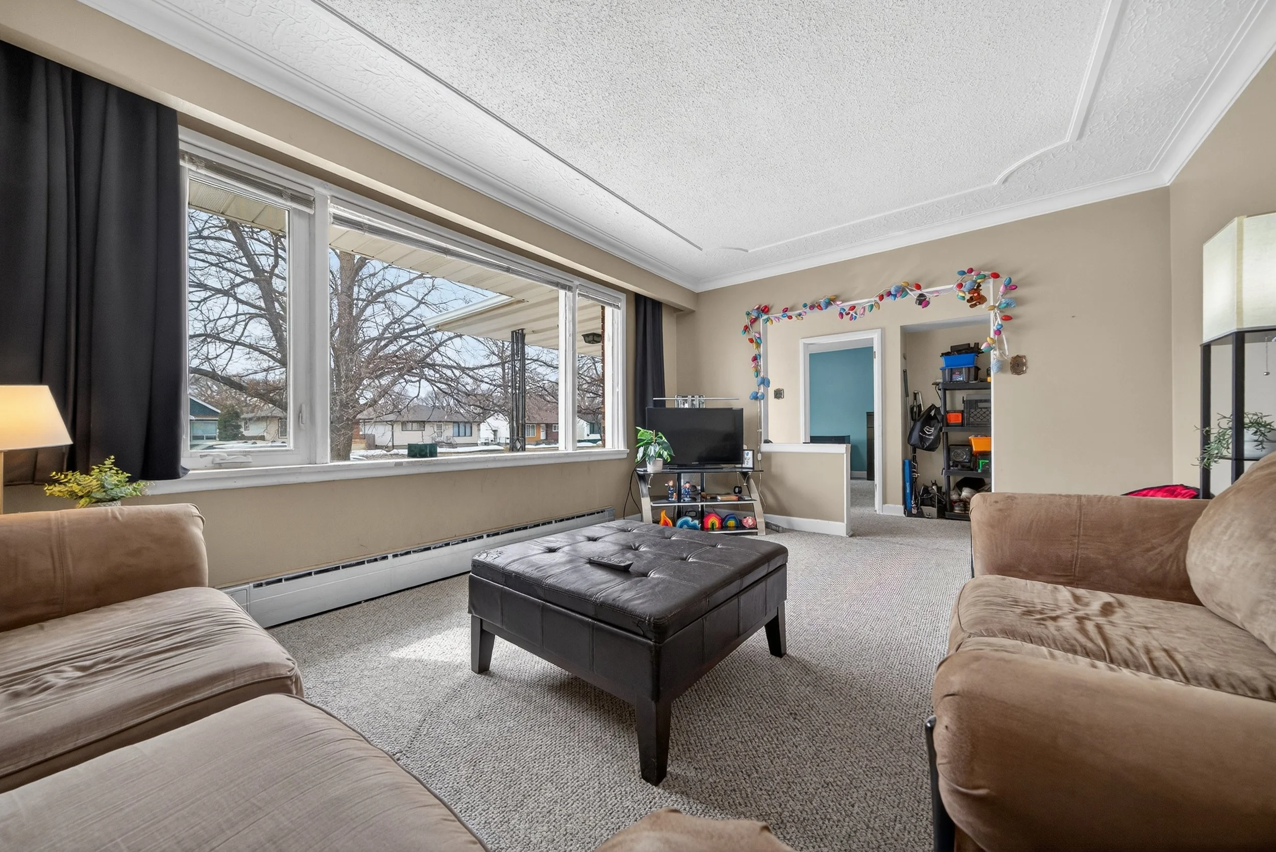 433 Regent Avenue West b (5).jpg