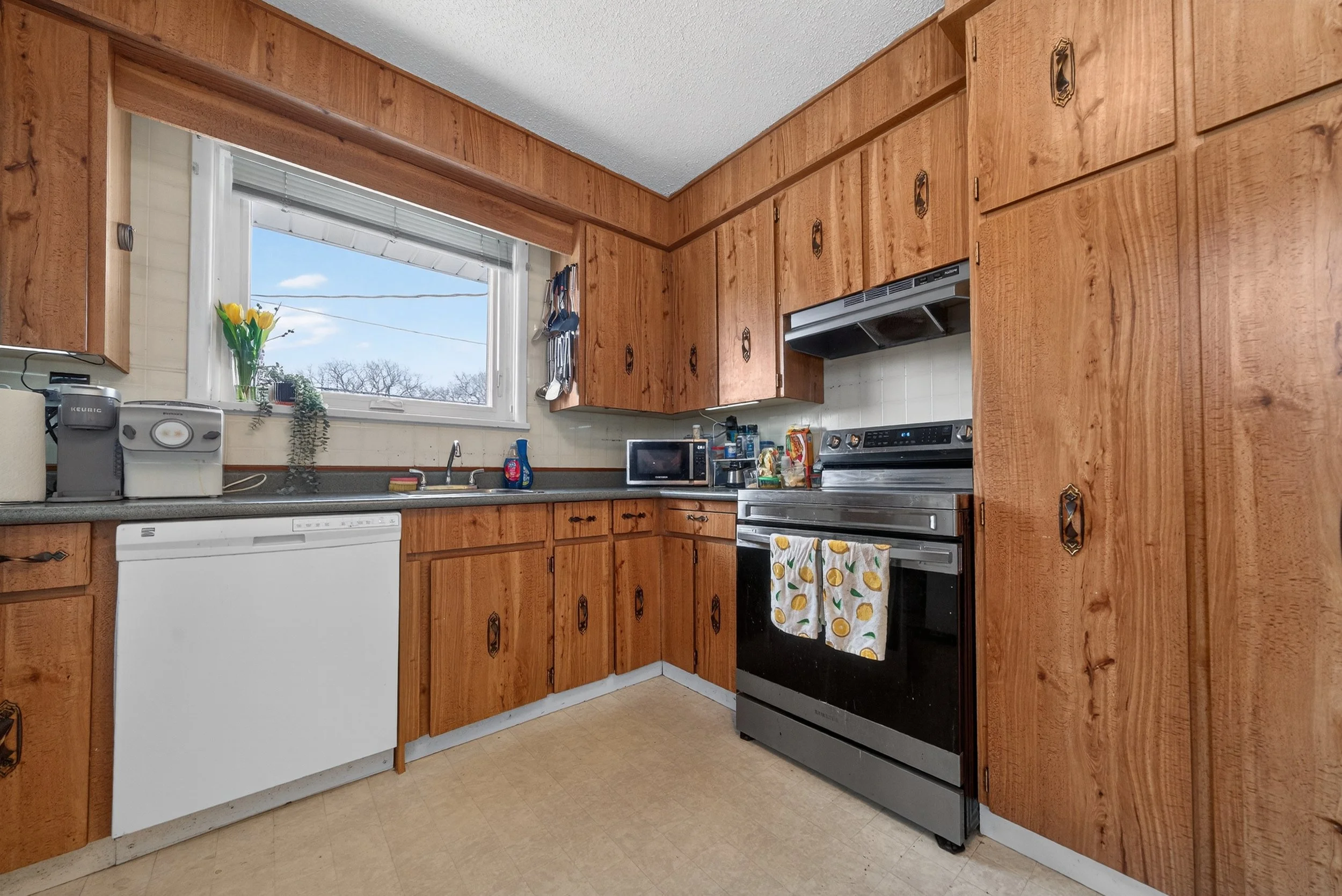 433 Regent Avenue West c (4).jpg