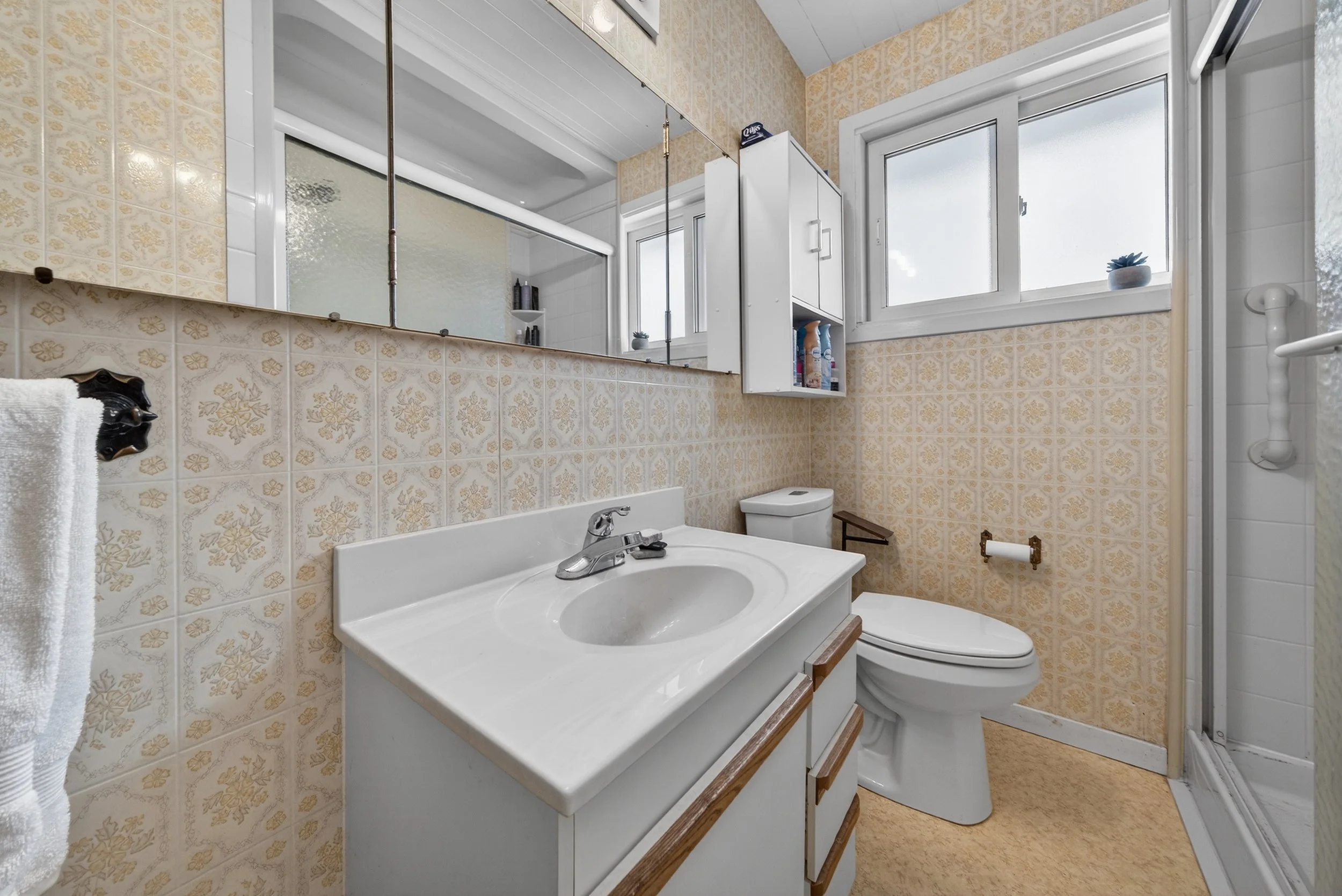 433 Regent Avenue West e (2).jpg