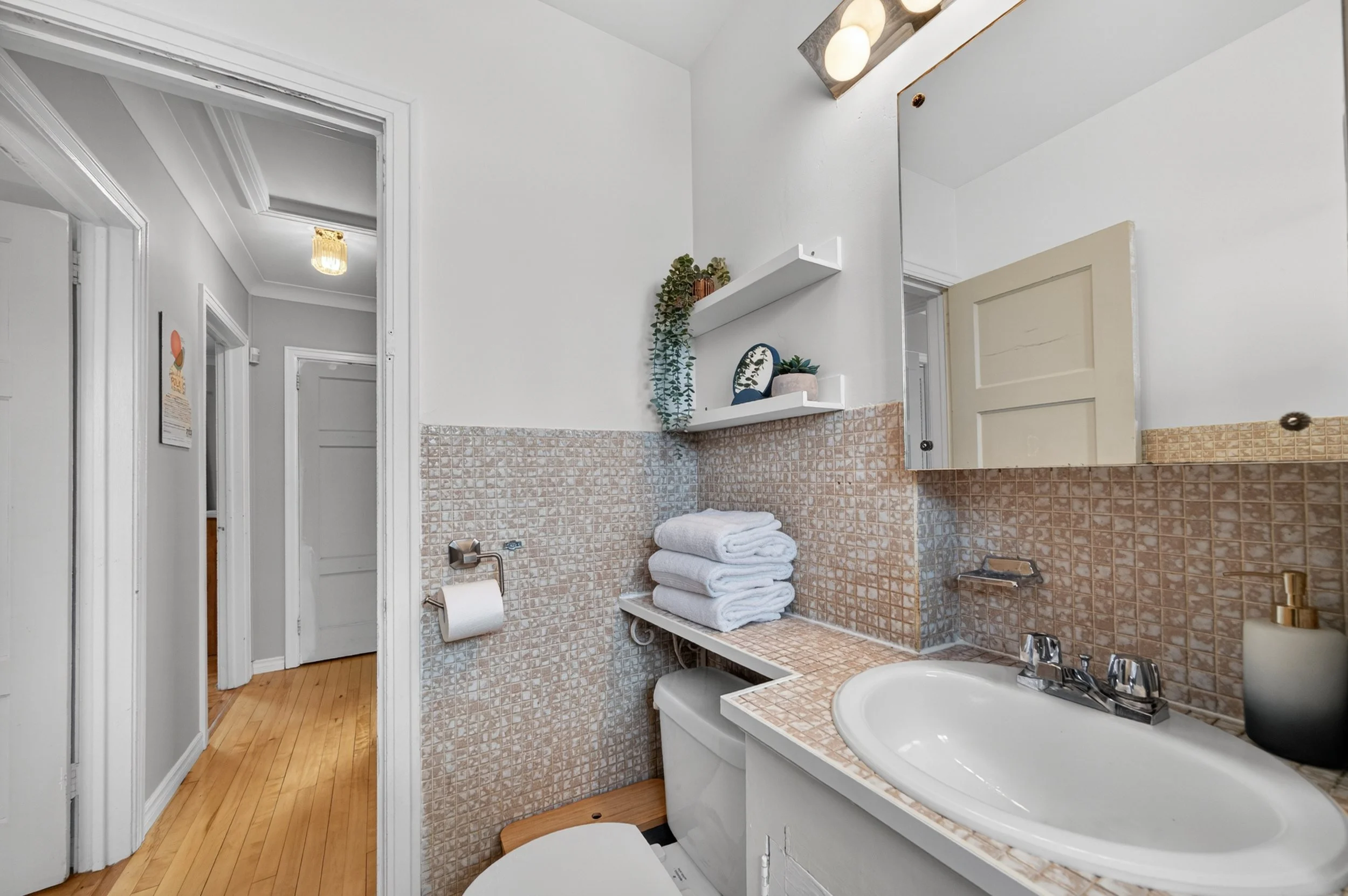 763 archibald street c Bathroom (1).jpg