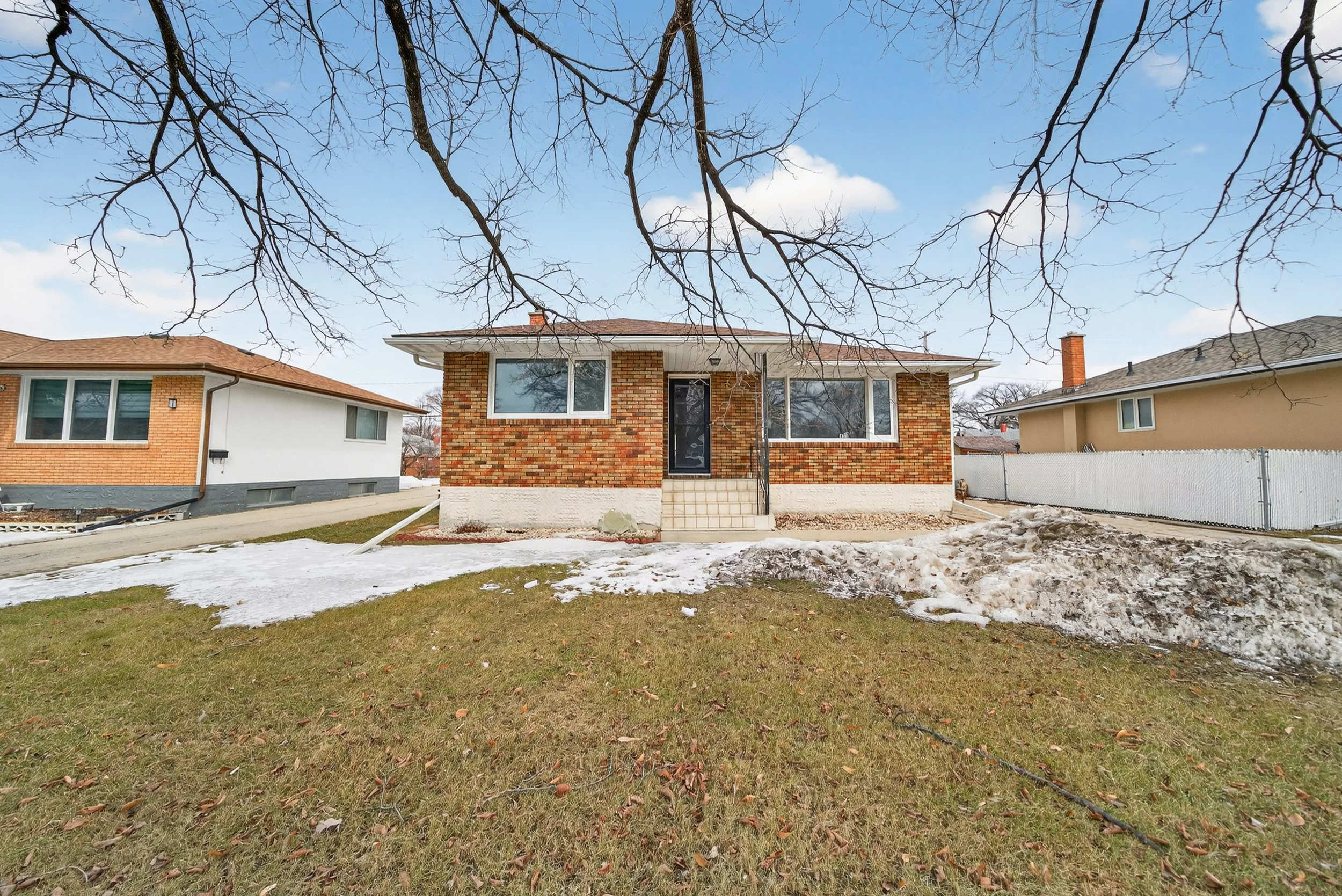 433 Regent Avenue West (56).jpg