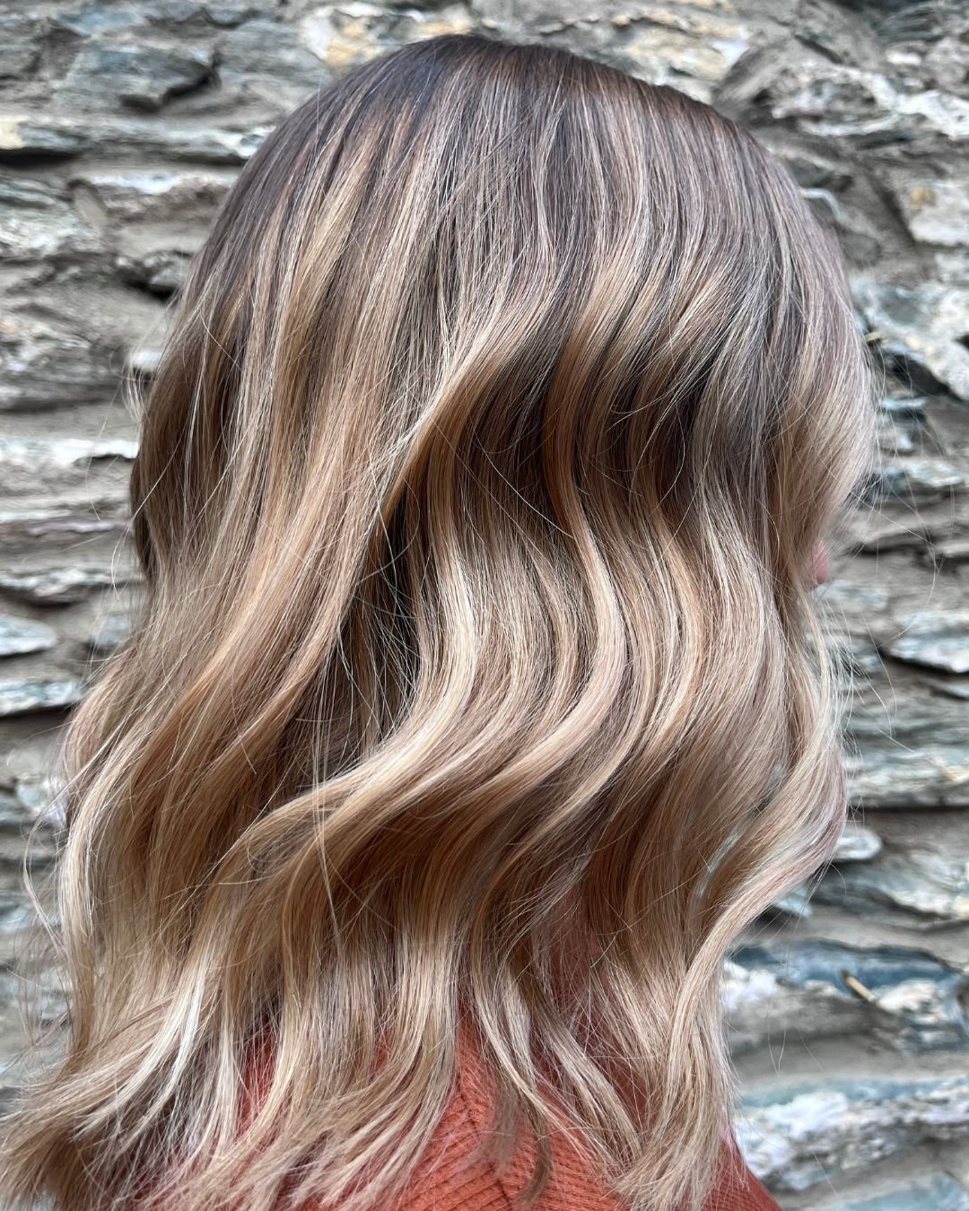 Turning heads with this stunning, glossy balayage created by Tyra 🍂🧡

Book your next Autumn hair appointment with Tyra at www.arrowtownhair.nz or call us on 03 442 0515 to book.

#balayage #haircolour #hairdresser #arrowtownhair #arrowtown #queenst