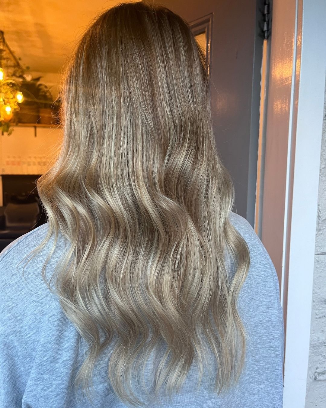 Stunning &amp; Natural ✨ The best option if you don't want the hassle of harsh regrowth but want a fresh, highlighted balayage 💛

Created by Tyra ~ Book your next appointment with Tyra at www.arrowtownhair.nz or 03 442 0515 ✨

#natural #blonde #bala