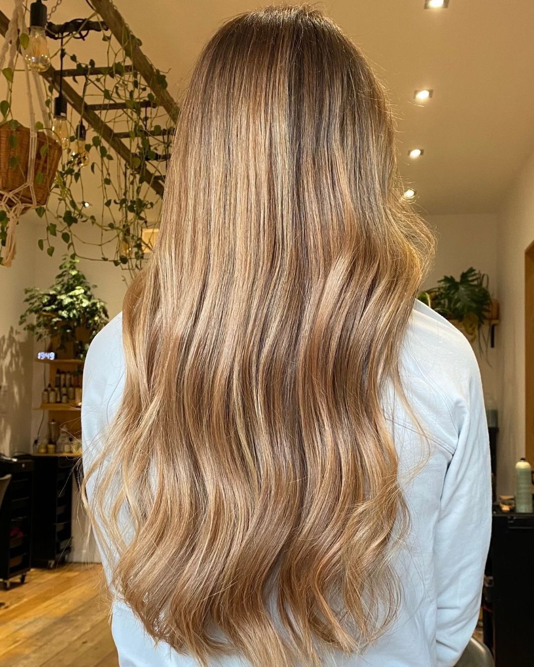 Jenna always delivers 😍 Such a beautiful colour for the Autumn season!

Book your next Autumn colour with Jenna at www.arrowtownhair.nz or call us on 03 442 0515

#balayage #haircolour #hairdresser #arrowtownhair #arrowtown #queenstown #professional