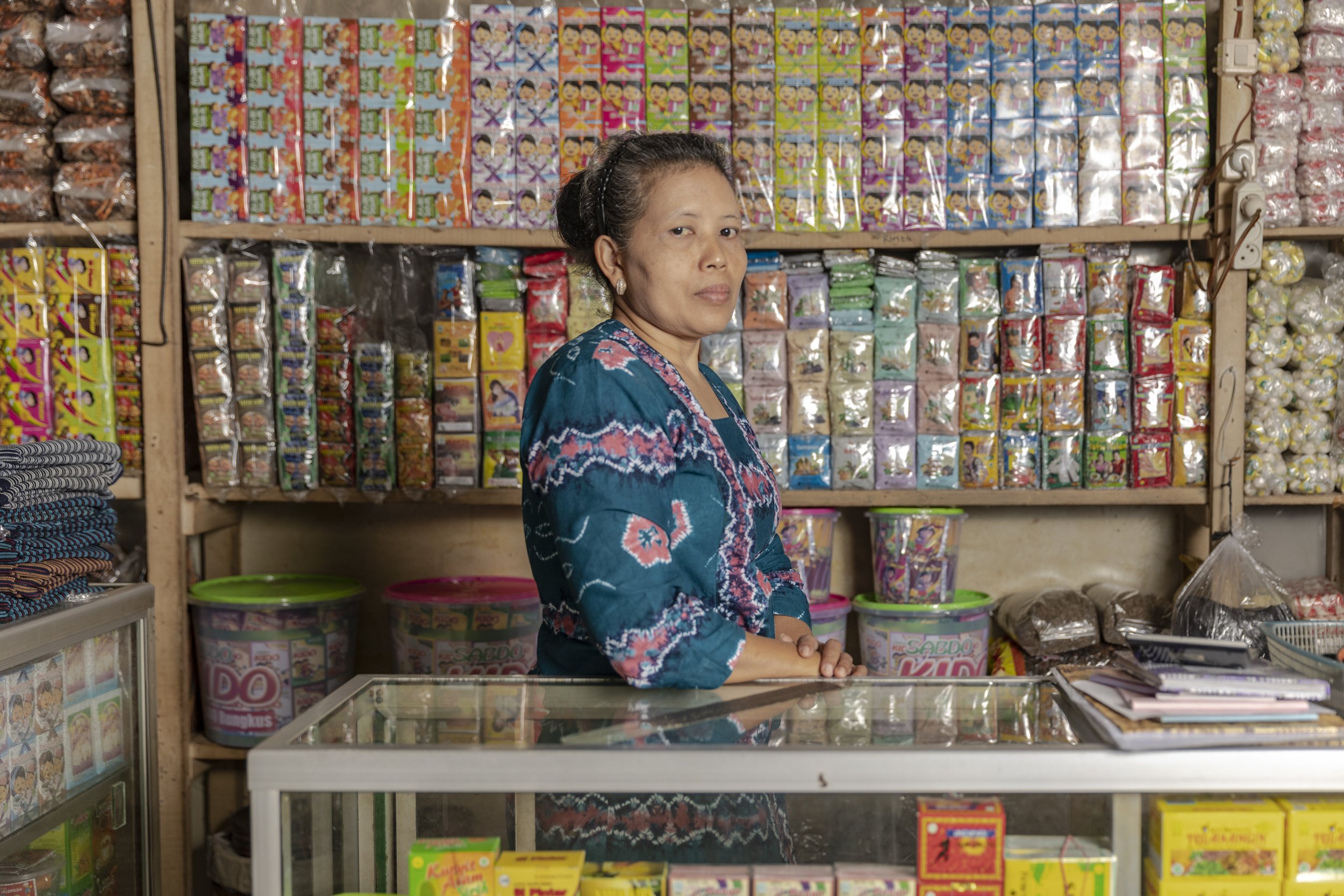  Sunarmi, 53, Yatmini's daugther at Nguter Jamu Market in Sukoharjo Regency, Solo, Central Java, Indonesia. Sunarmi follows her mother selling jamu ingredients since 1980. 