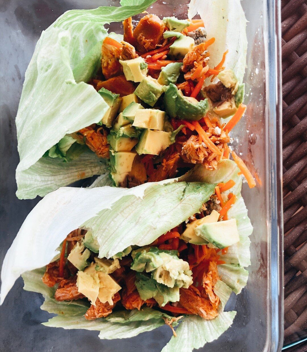 Buffalo chicken lettuce wraps! Super easy on-the-go lunch idea  to prep for the week even though I don't leave my apartment these days 🙄but still very easy to throw together during the work day!⠀⠀⠀⠀⠀⠀⠀⠀⠀
-⠀⠀⠀⠀⠀⠀⠀⠀⠀
Meal prep: crockpot buffalo chicke